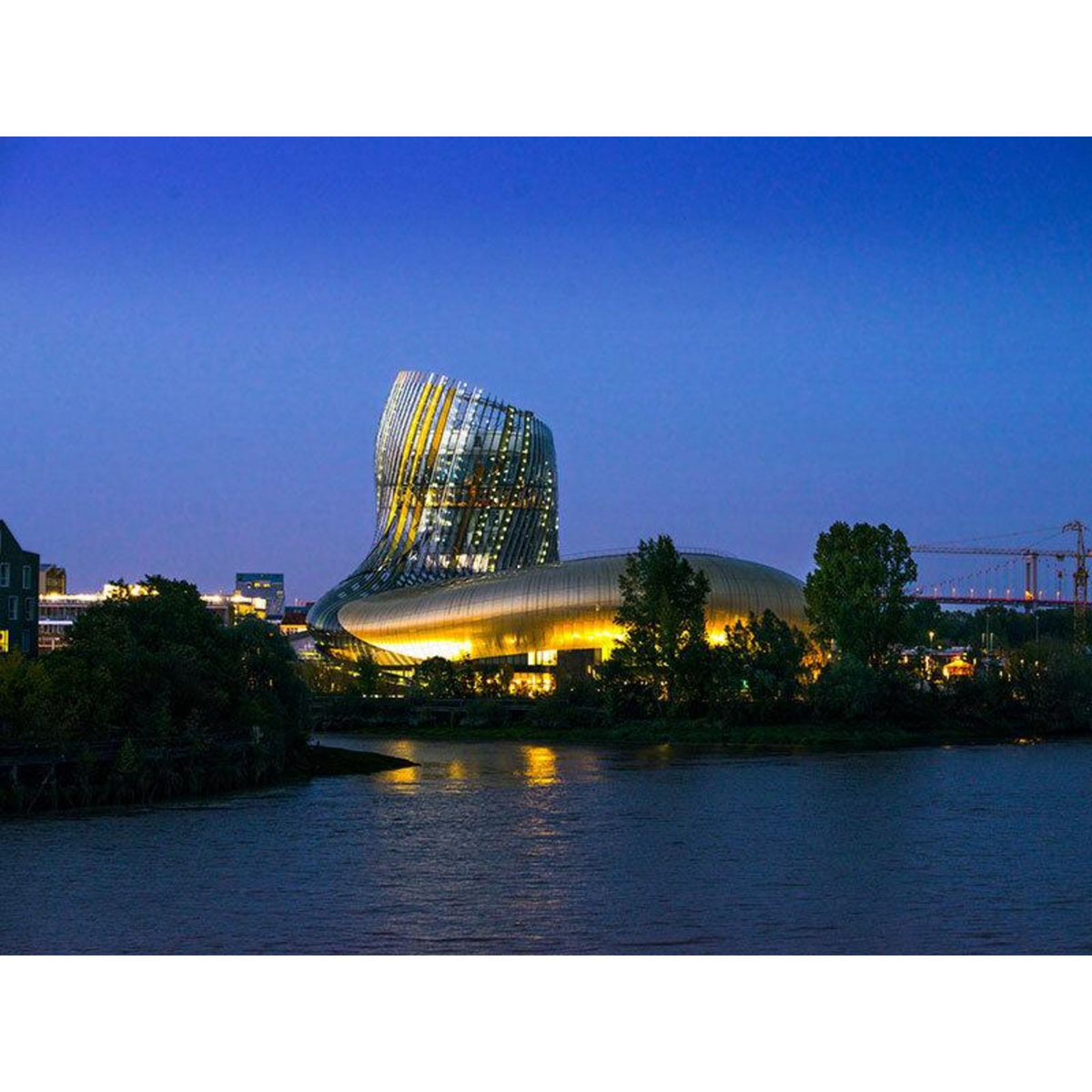 Smartbox Sortie culturelle en famille à la Cité du Vin à Bordeaux pour 2 adultes et 2 enfants - Coffret Cadeau Sport & Aventure