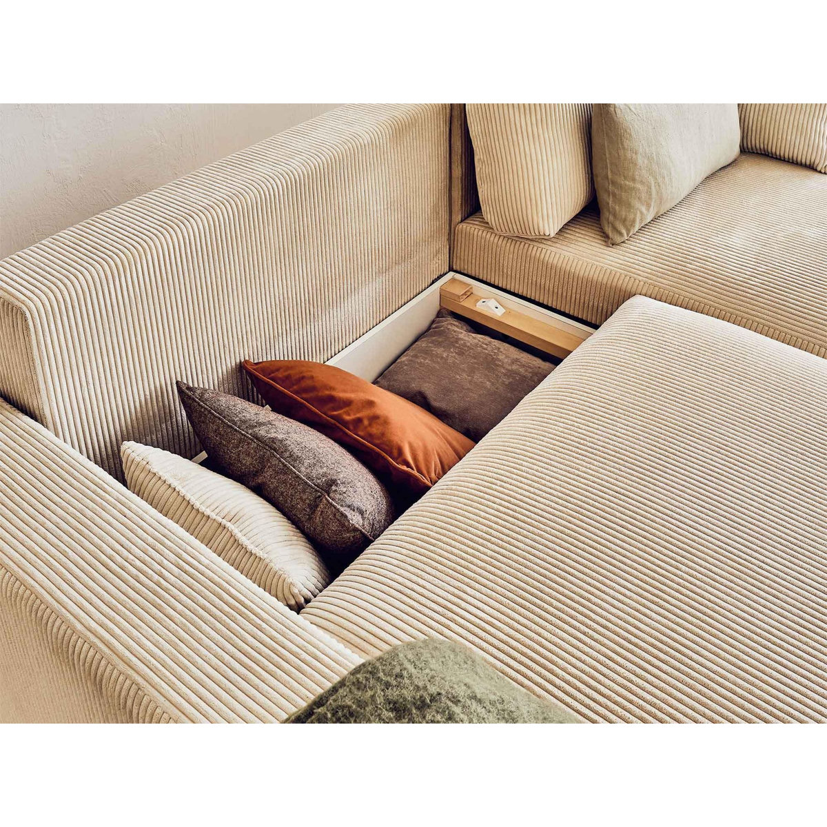 LISA DESIGN Pivoine - canapé d'angle réversible - 4 places - convertible avec coffre - en velours côtelé