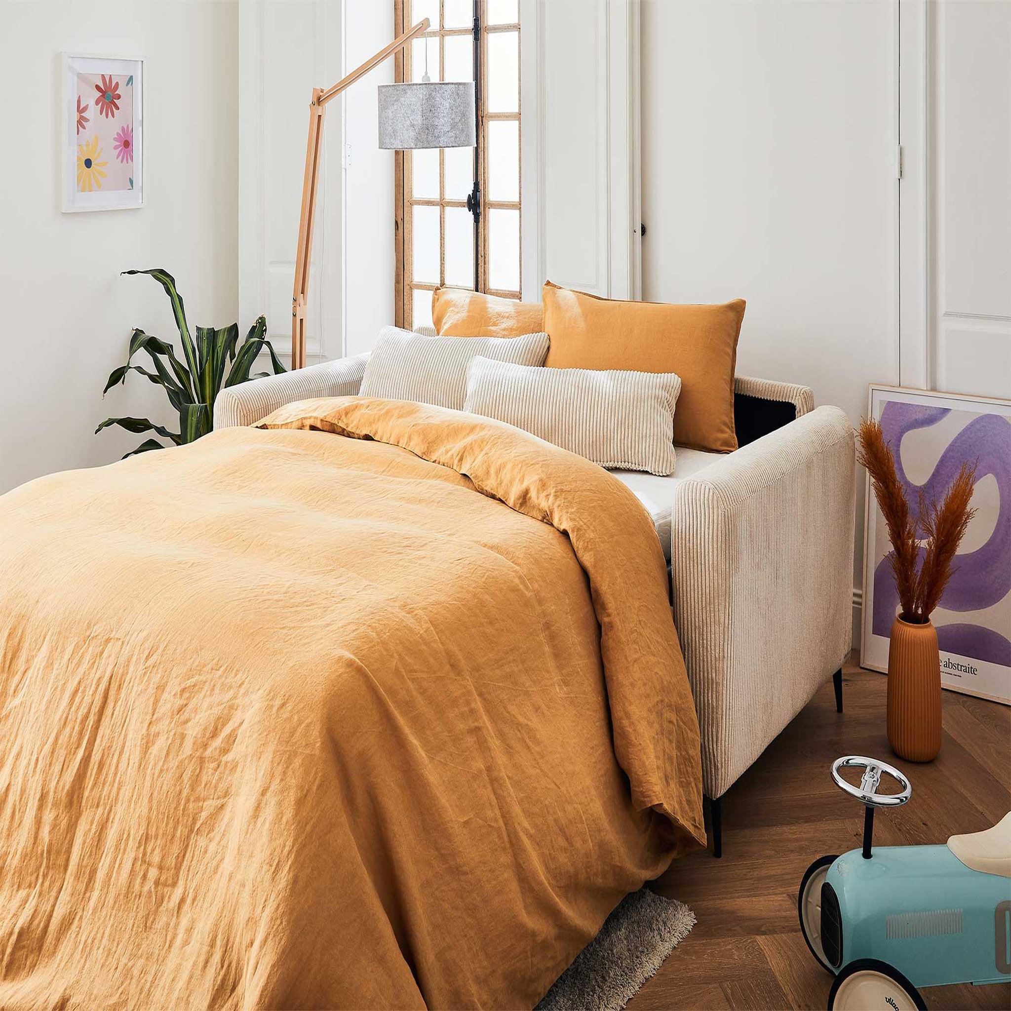 Voir la diapositive 4 : LISA DESIGN Owen - canapé 3 places convertible express couchage quotidien 140 cm matelas 12 cm en velours côtelé