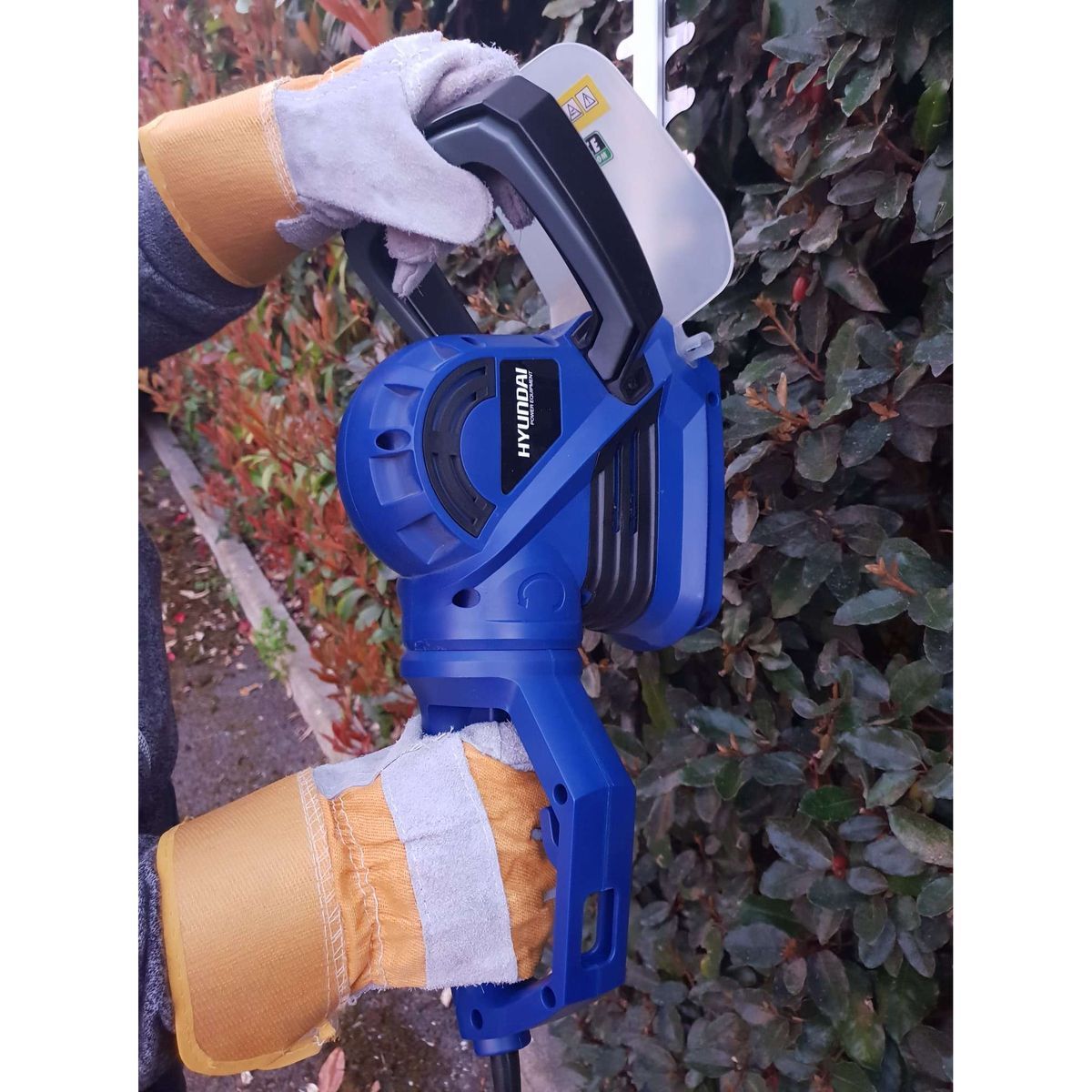 HYUNDAI Taille-haie électrique 710 W 55 cm 24 mm - Poignée arrière rotative à 180°