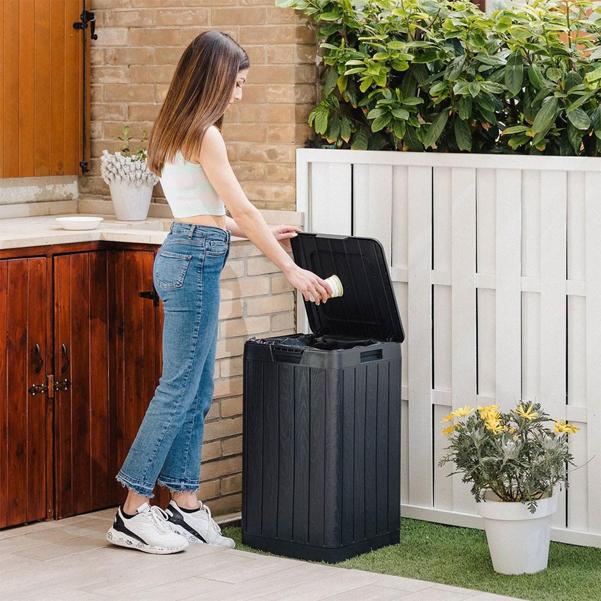 Voir la diapositive 2 : Toomax Poubelle de jardin 80 Litres Noire 38 x 38 x H65 cm Couvercle à pression TOOMAX