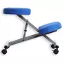 IDIMEX Tabouret ergonomique ROBERT siège ajustable repose genoux chaise de bureau sans dossier, en métal et assise rembourrée bleu