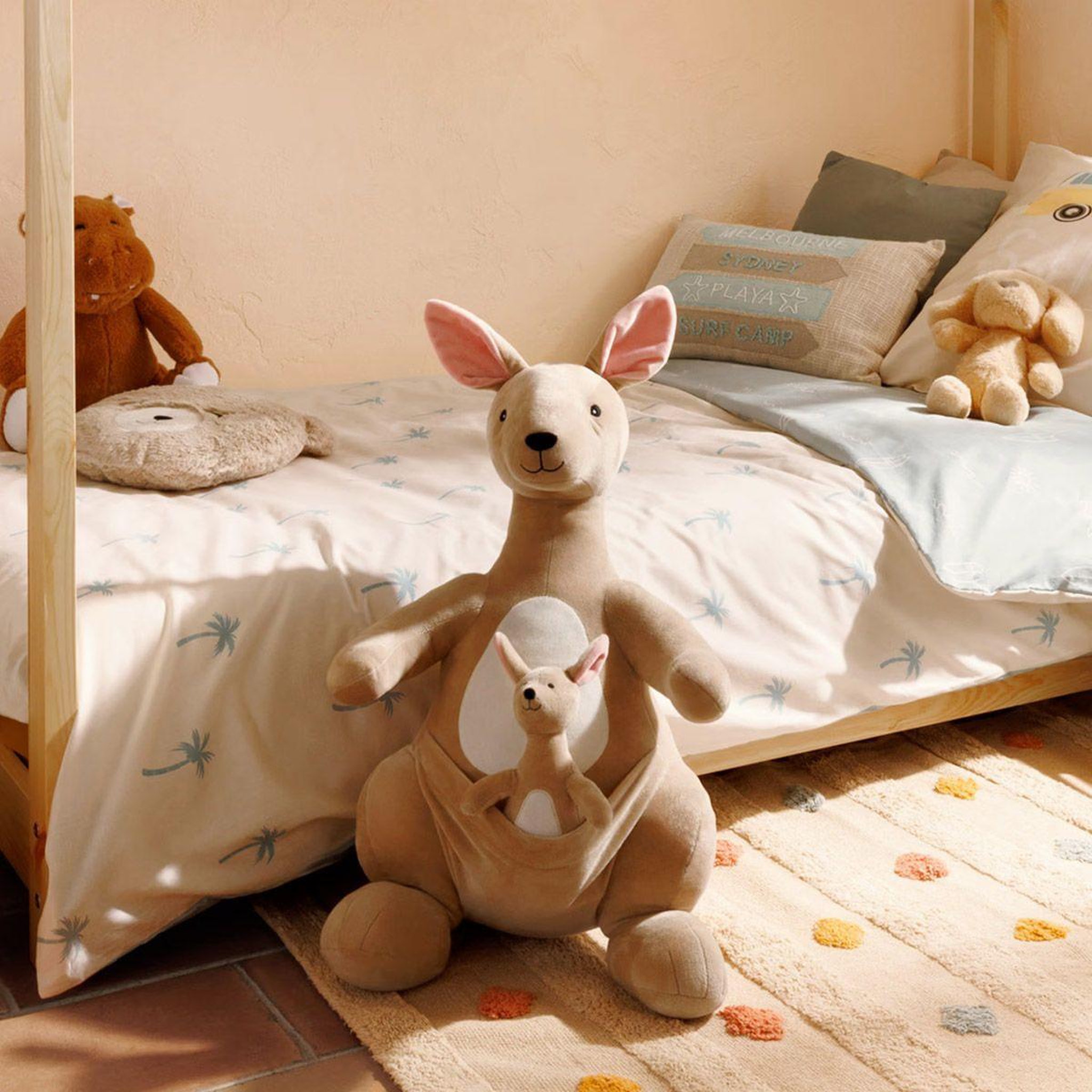 Voir la diapositive 4 : Atmosphera Kids Peluche enfant kangourou xl  blake  63cm beige