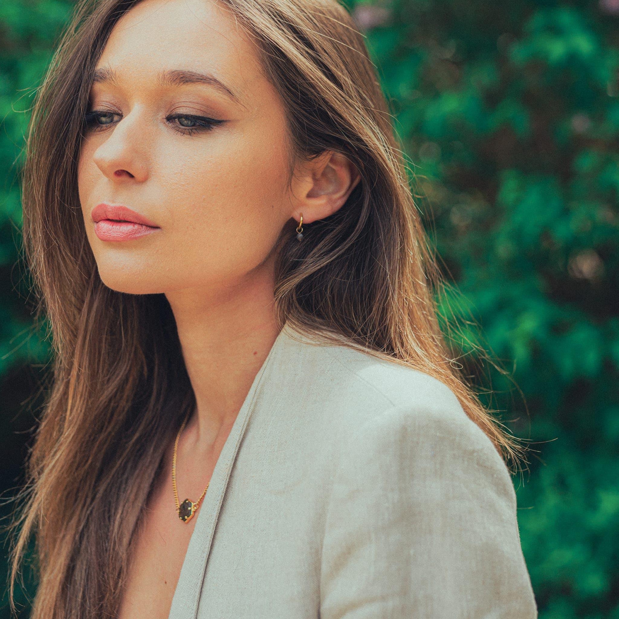 Voir la diapositive 3 : SLOYA Boucles d'oreilles créoles Serena en pierres Spectrolite