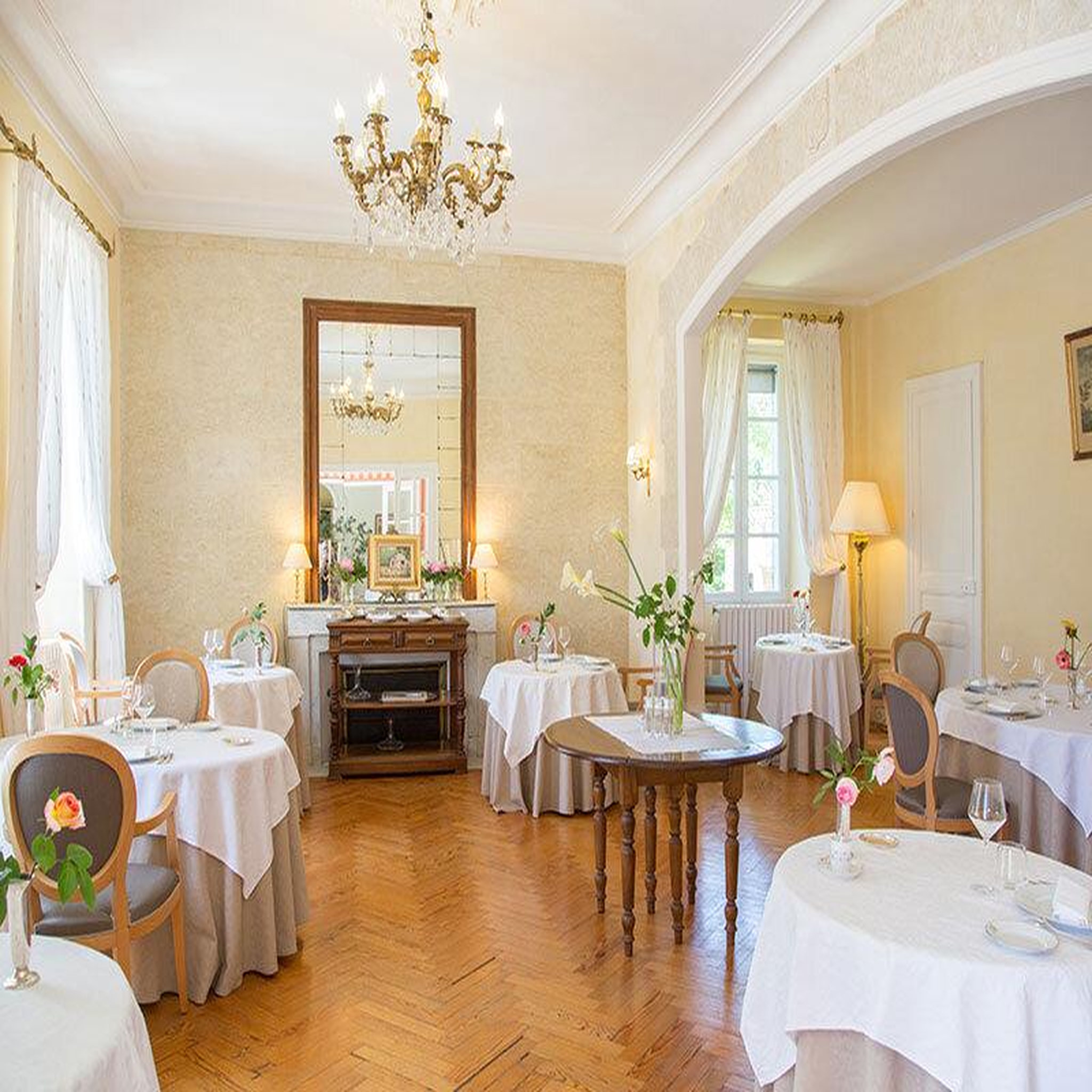 Voir la diapositive 3 : Smartbox Séjour château et gastronomie pour 2 personnes - Coffret Cadeau Séjour