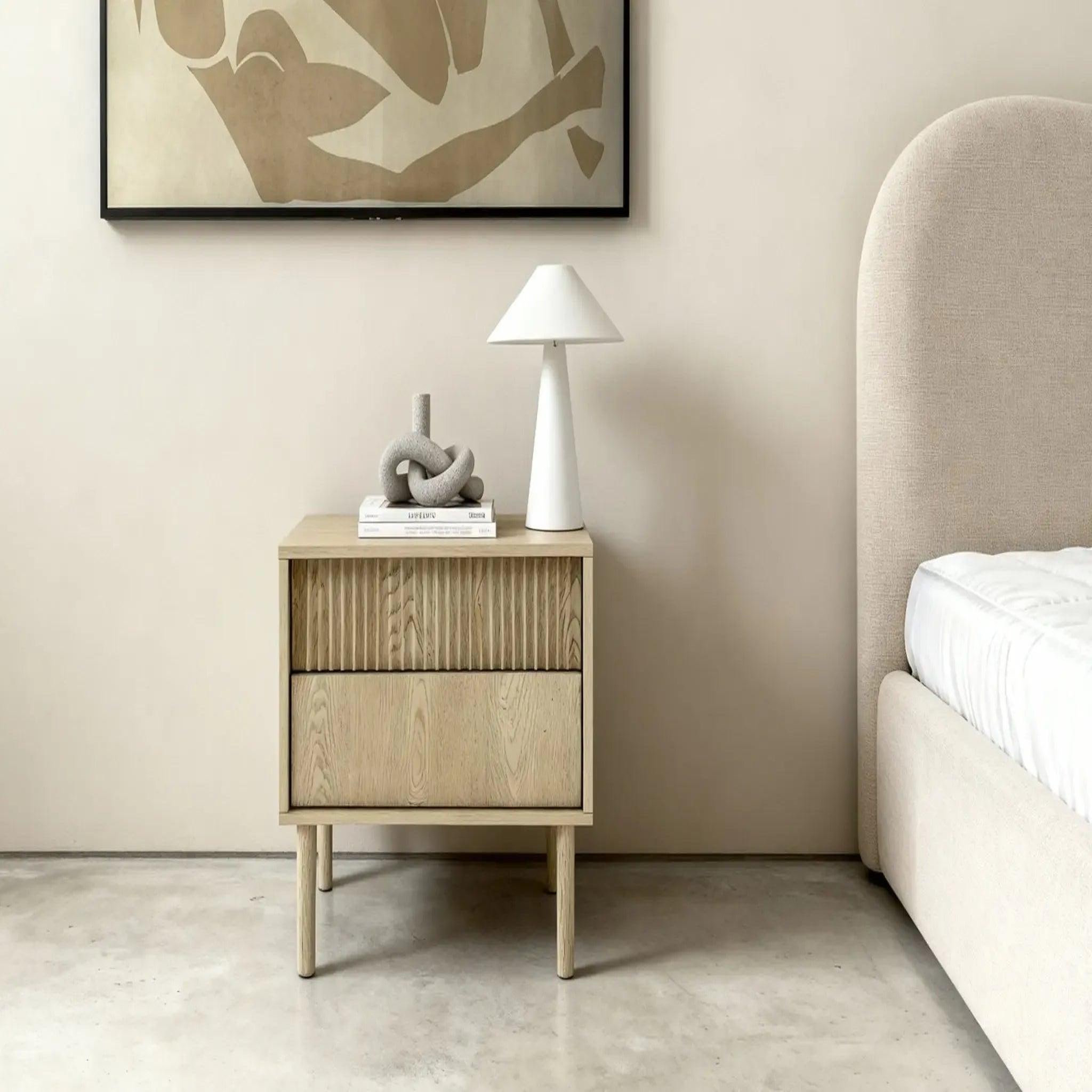 Voir la diapositive 2 : CASANOVA PARIS LORELLA - Table de chevet 53cm en chêne cremona - Chêne clair