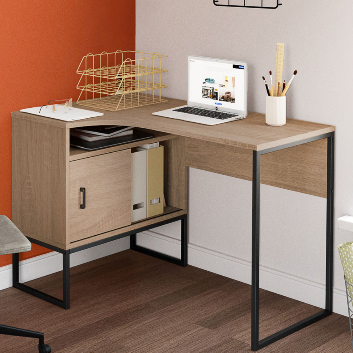 ID MARKET Bureau d'angle ROB façon hêtre et noir niche de rangement et porte design industriel