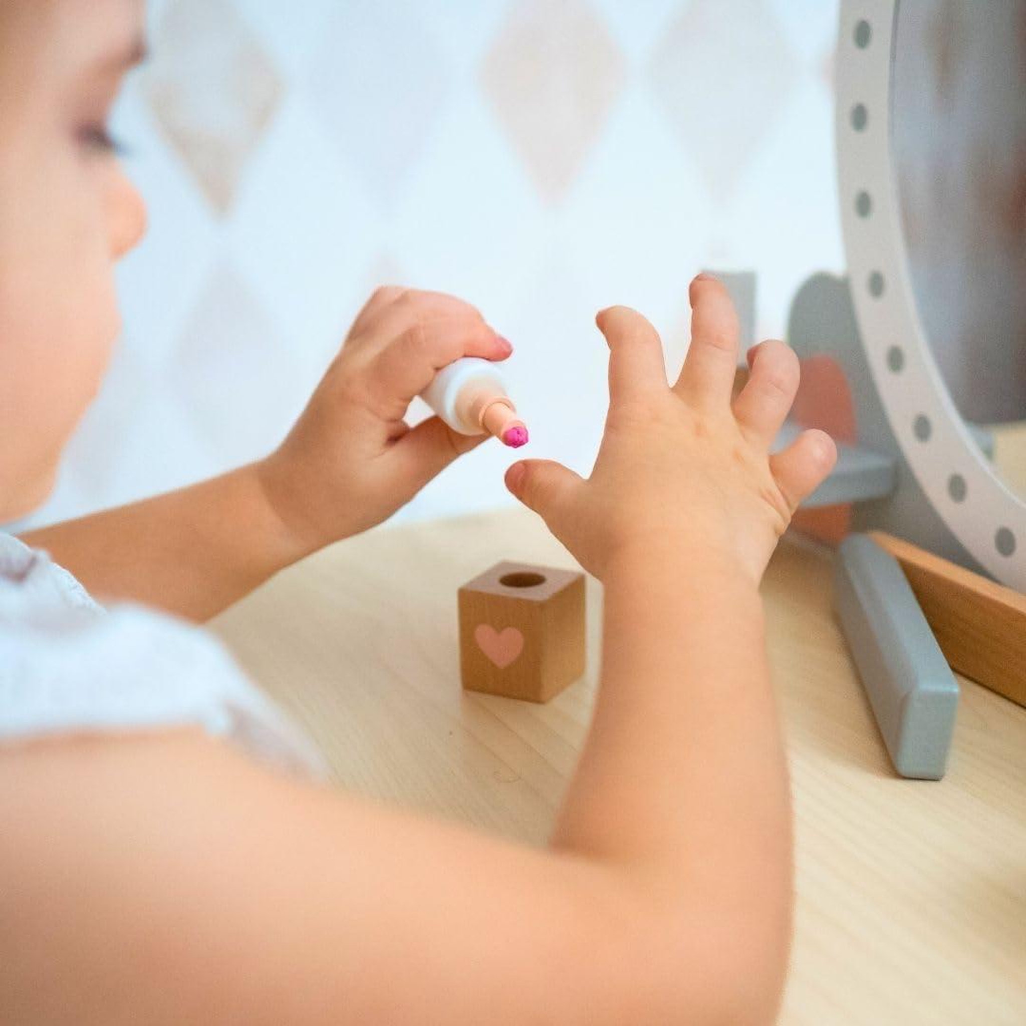 Voir la diapositive 5 : MAMABRUM Jouet D'imitation Coiffeuse Enfant en Bois Mamabrum, Miroir Tabouret et Accessoires
