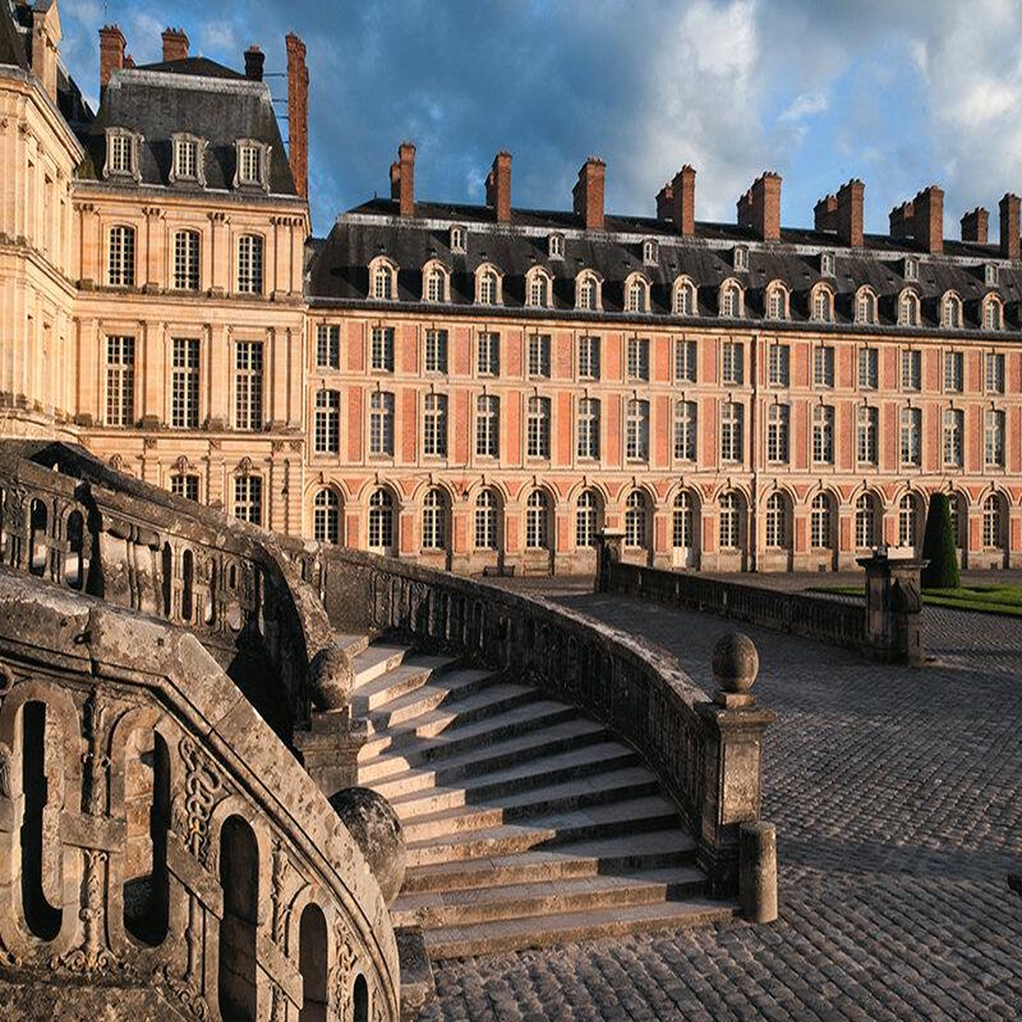 Voir la diapositive 4 : Smartbox 3 entrées prioritaires pour visiter le château de fontainebleau - coffret cadeau sport & aventure