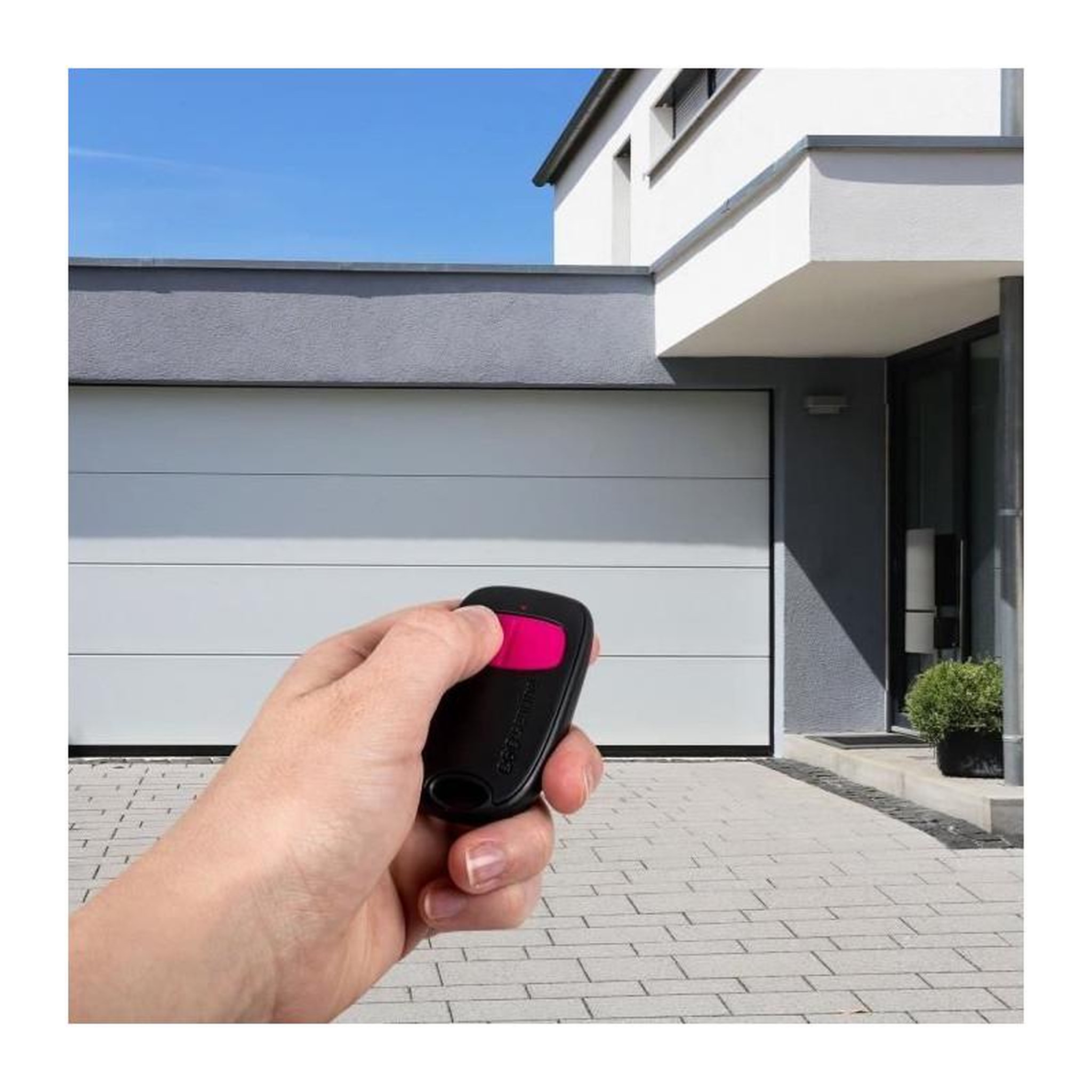 Voir la diapositive 3 : SCS SENTINEL Télécommande 2 canaux - SCS SENTINEL - SimplyControl - Fuchsia, portée 40m, fréquence 433.92 MHz, pile lithium CR2032 inclus