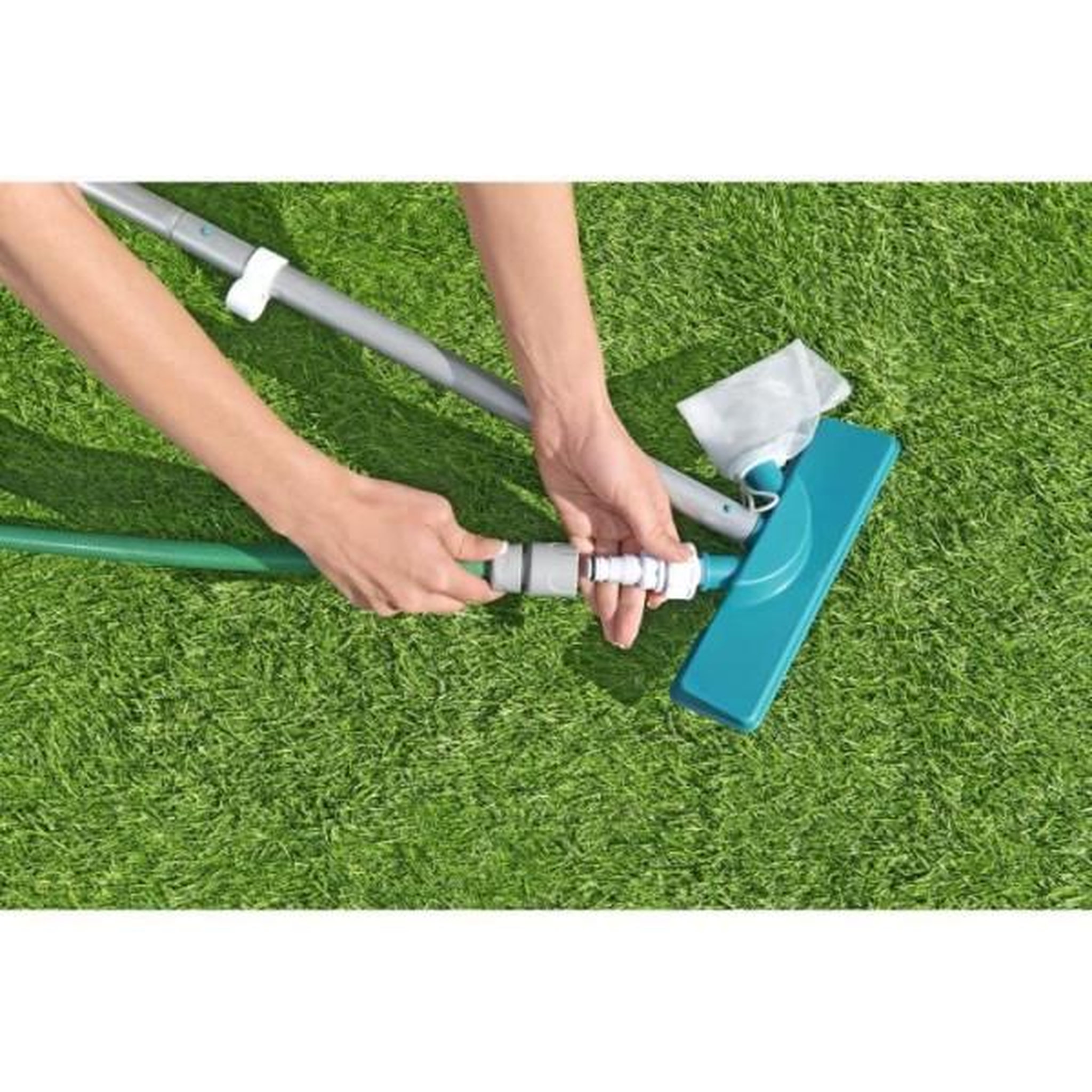 Voir la diapositive 3 : BESTWAY Kit de nettoyage piscine jusqu'a 3,96m - Bestway - Aquaclear - épuisette, flotteur, aspirateur, bande de test, patch de répara