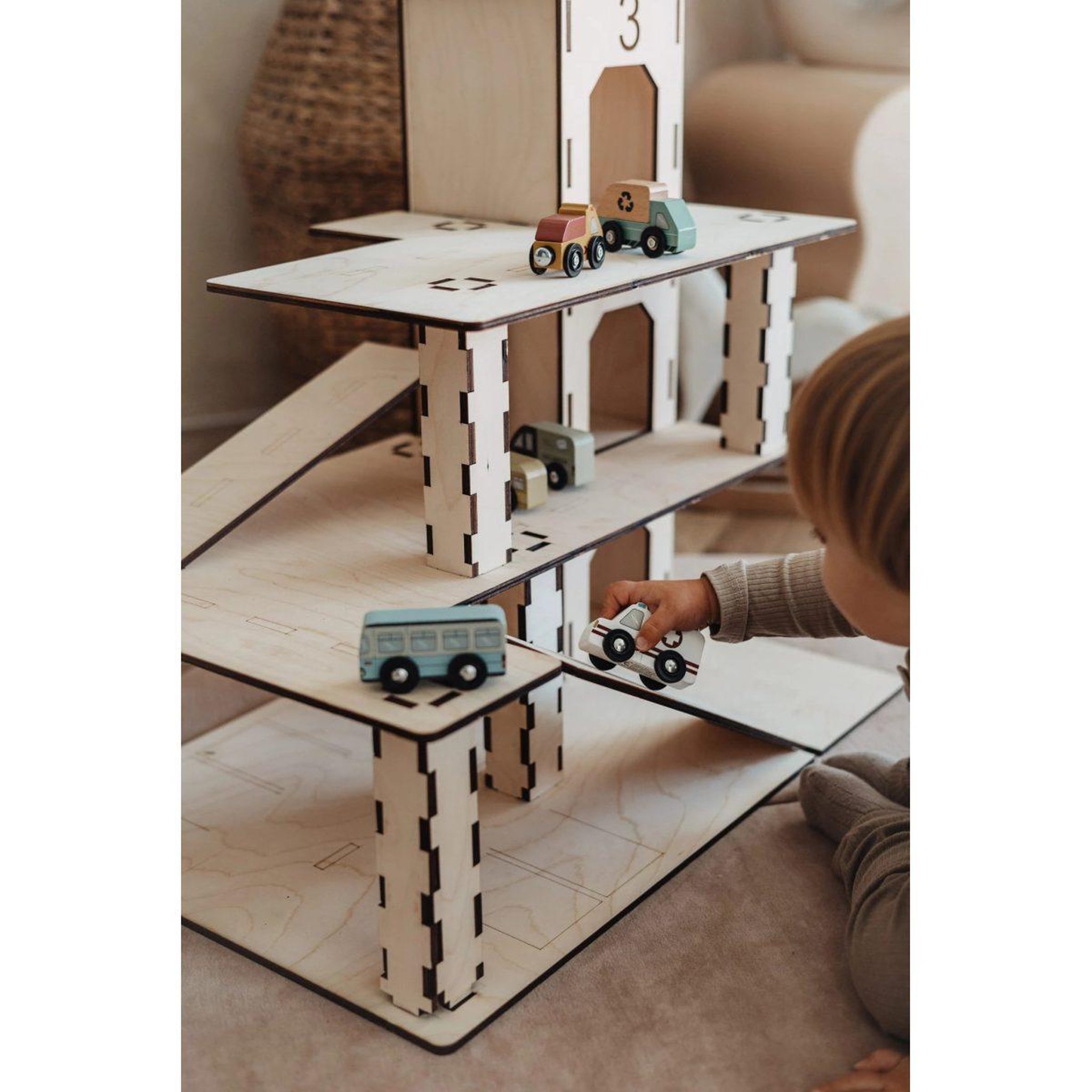 Voir la diapositive 4 : MONIO FOR KIDS Garage en bois 3 niveaux en contreplaqué de bouleau