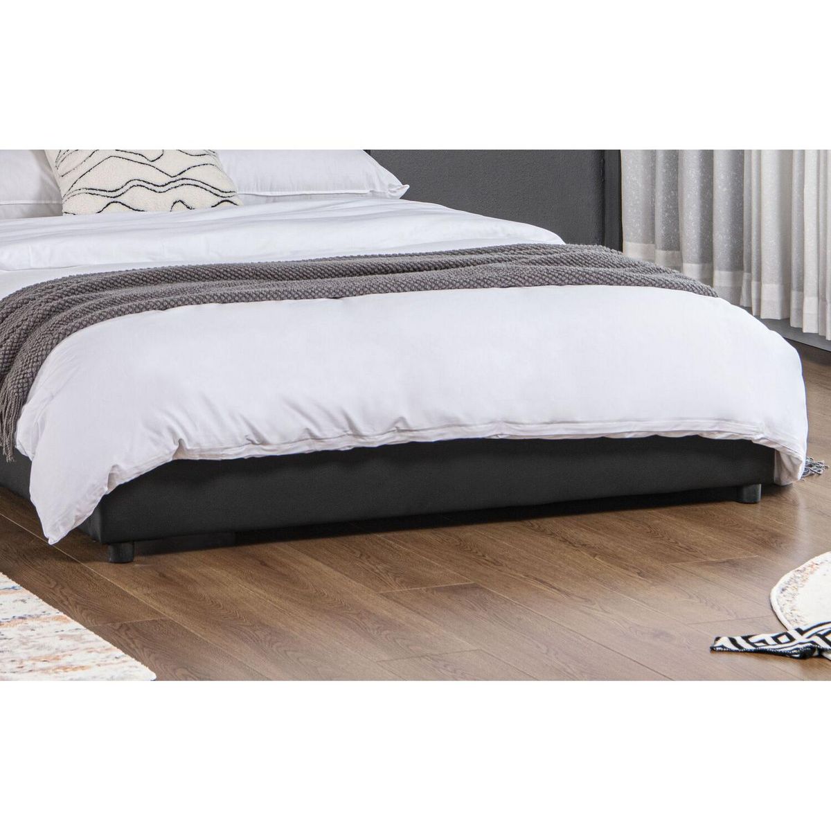 CONCEPT USINE Lit design 160x200 cm en similicuir noir CHESTER