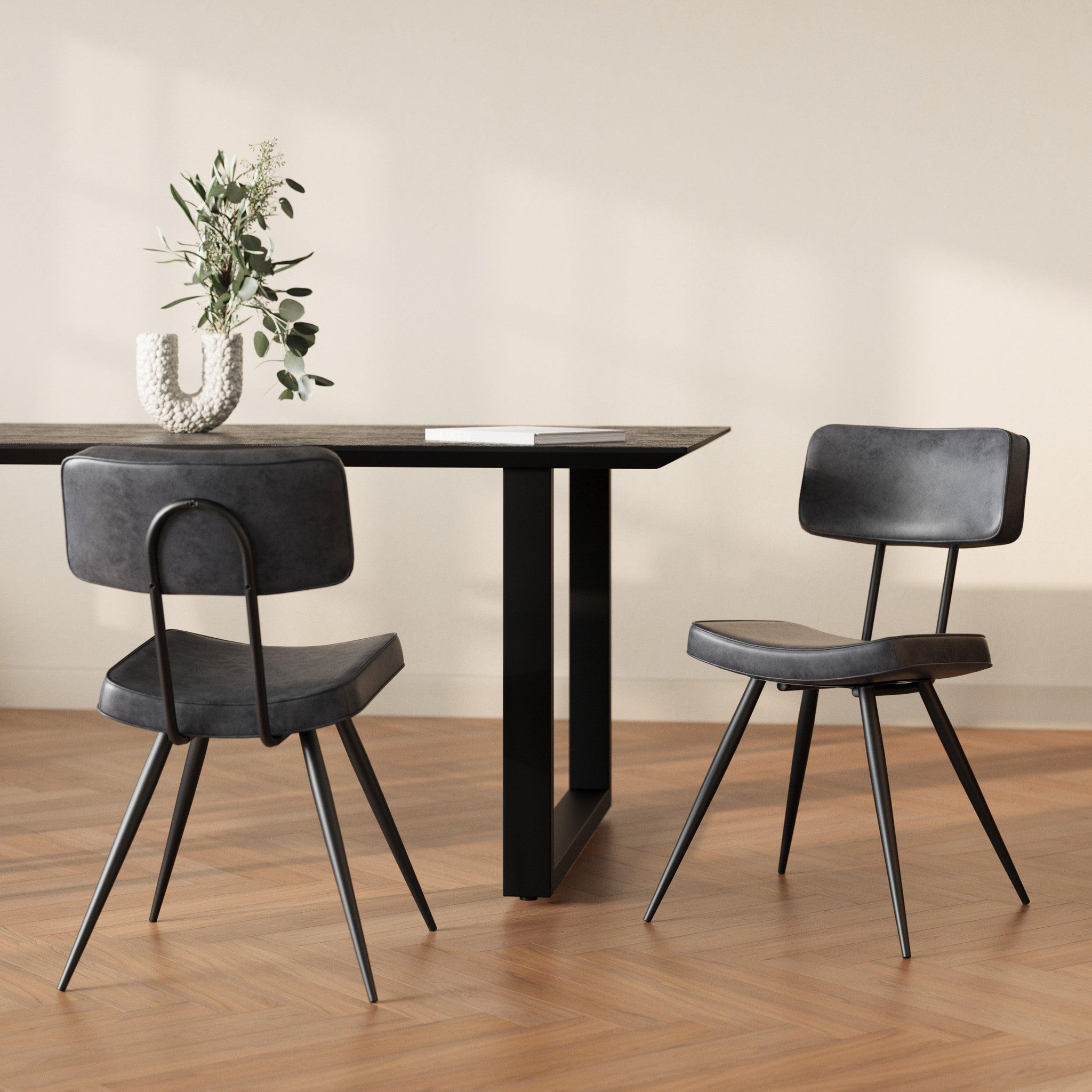 Voir la diapositive 2 : MAISON PAVANE Lot de 2 chaises en cuir synthétique gris / noir-texas