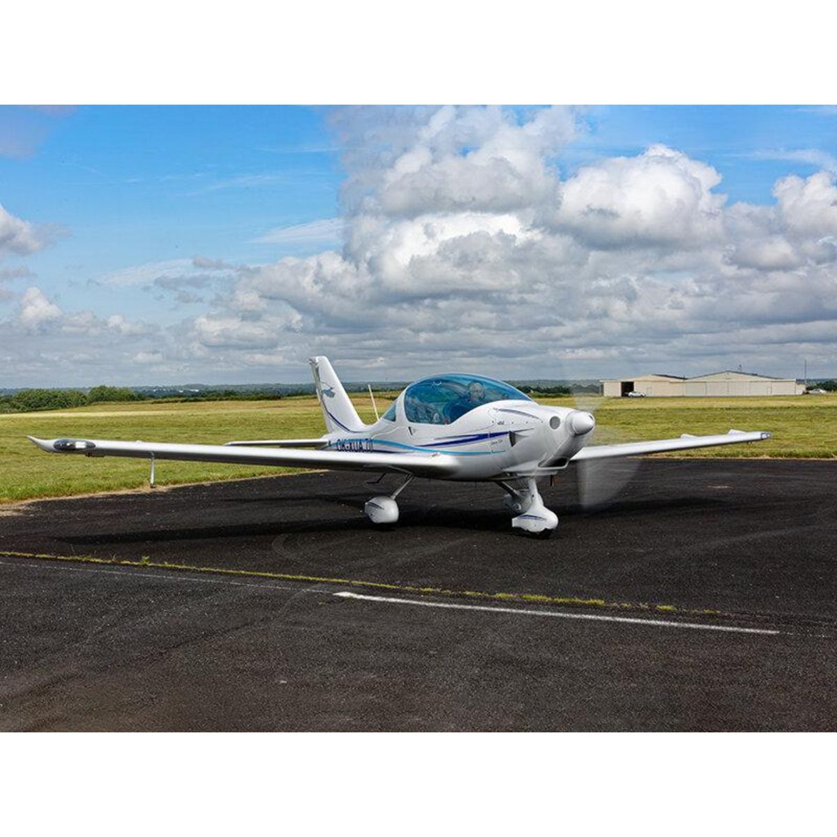 Smartbox Baptême de 45 minutes en ULM avec survol de la Loire - Coffret Cadeau Sport & Aventure