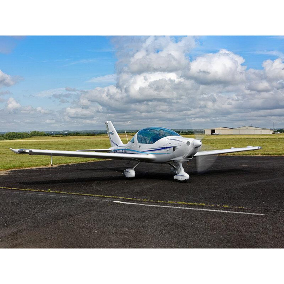 Smartbox Baptême de 45 minutes en ULM avec survol de la Loire - Coffret Cadeau Sport & Aventure