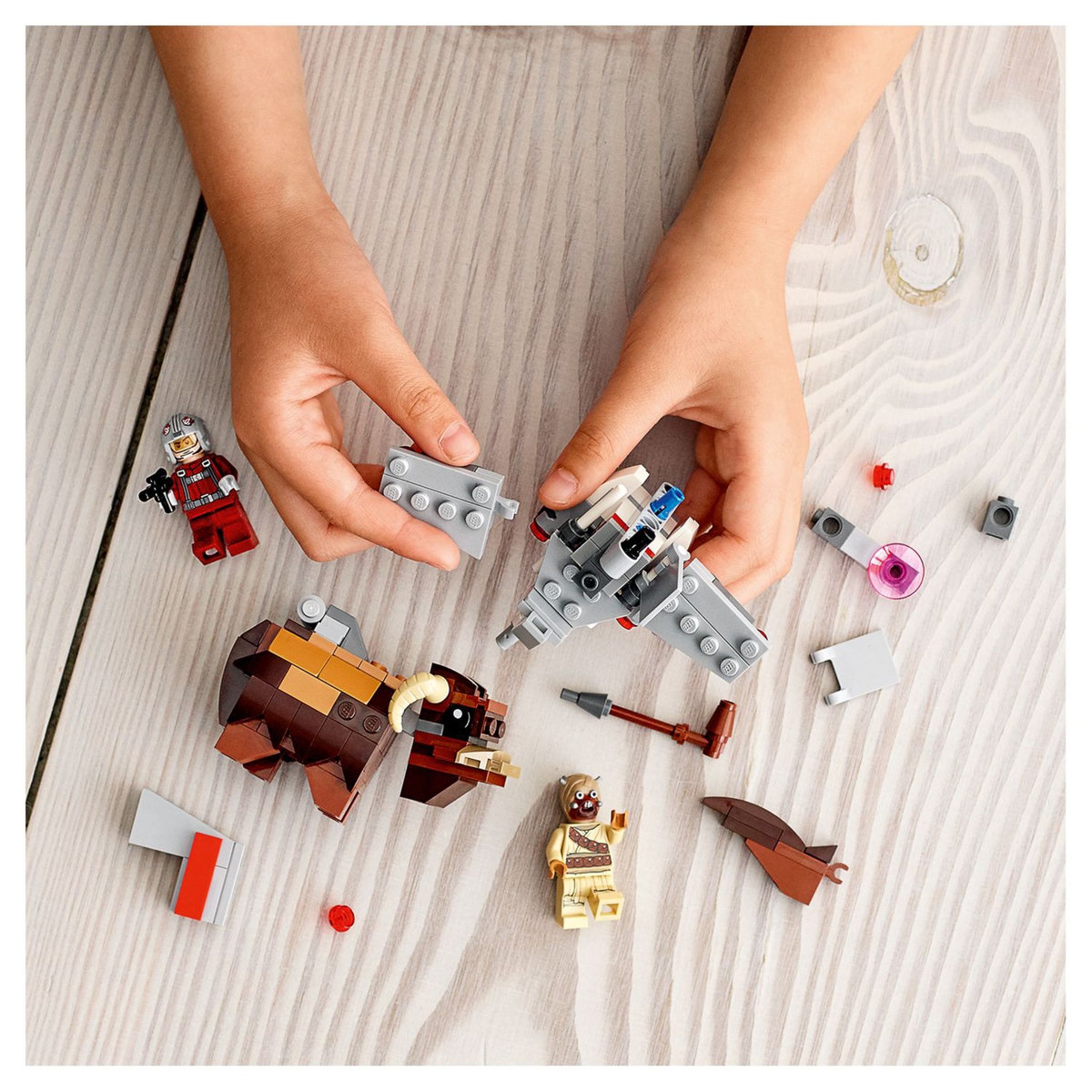 LEGO Star Wars 75265 - Le combat des Microfighters: T-16 Skyhopper contre Bantha