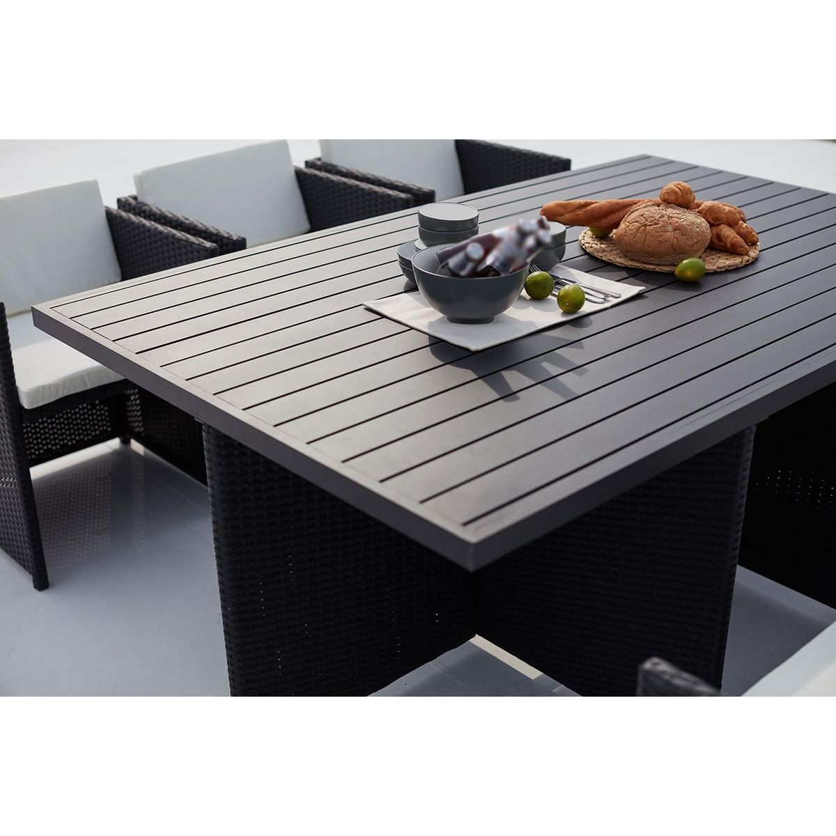 CONCEPT USINE Table et chaise 10 places encastrables alu résine noir-blanc SUNSET