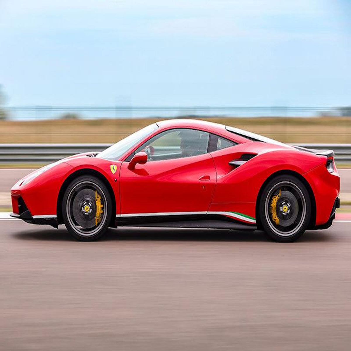 Smartbox Stage de pilotage multivolant : 2 tours en Audi R8, 2 tours en Lamborghini Gallardo et 2 tours en Ferrari 488 sur le circuit de Lohéac - Coffret Cadeau Sport & Aventure