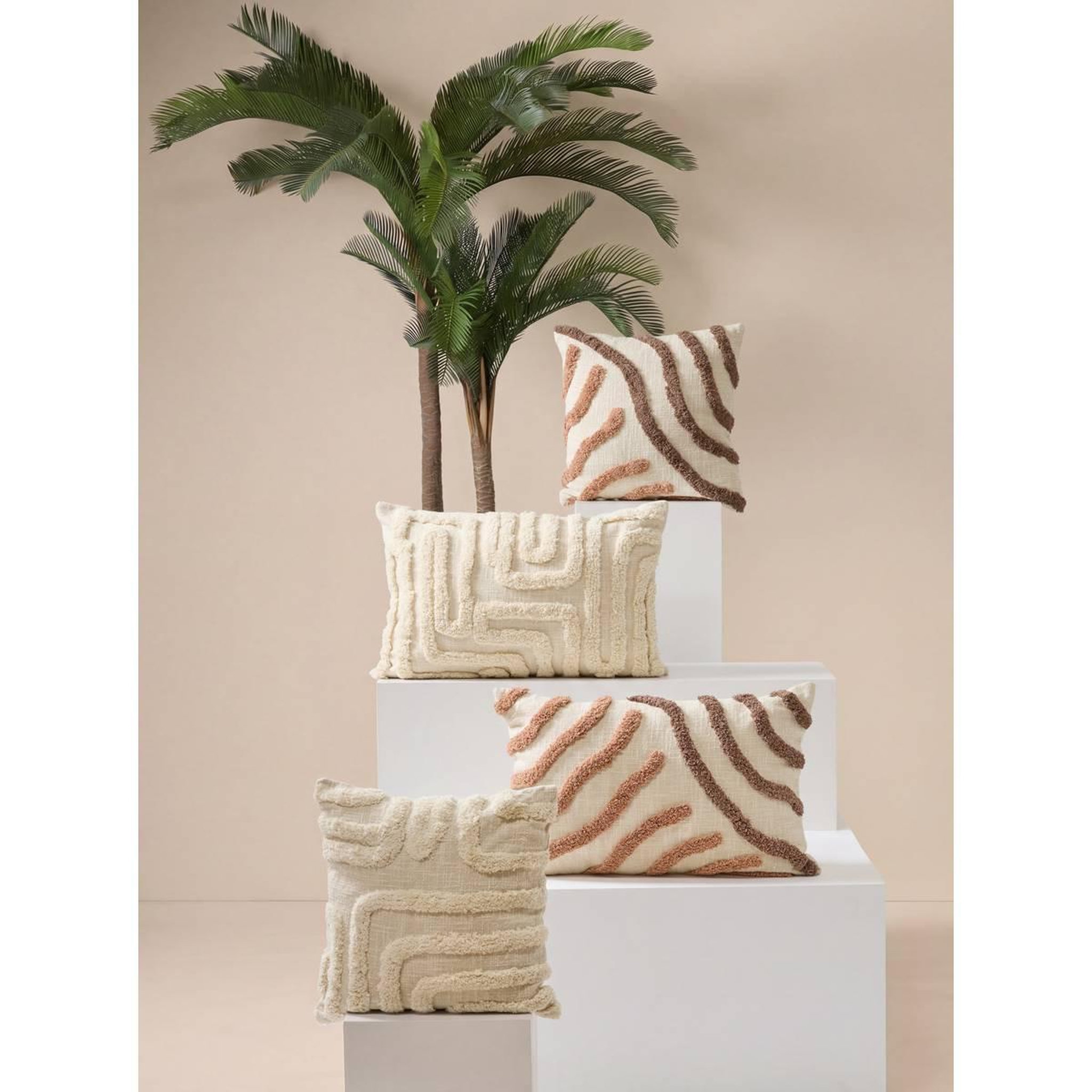 Voir la diapositive 6 : ATMOSPHERA Coussin déco tufté  hawki  38x58cm naturel