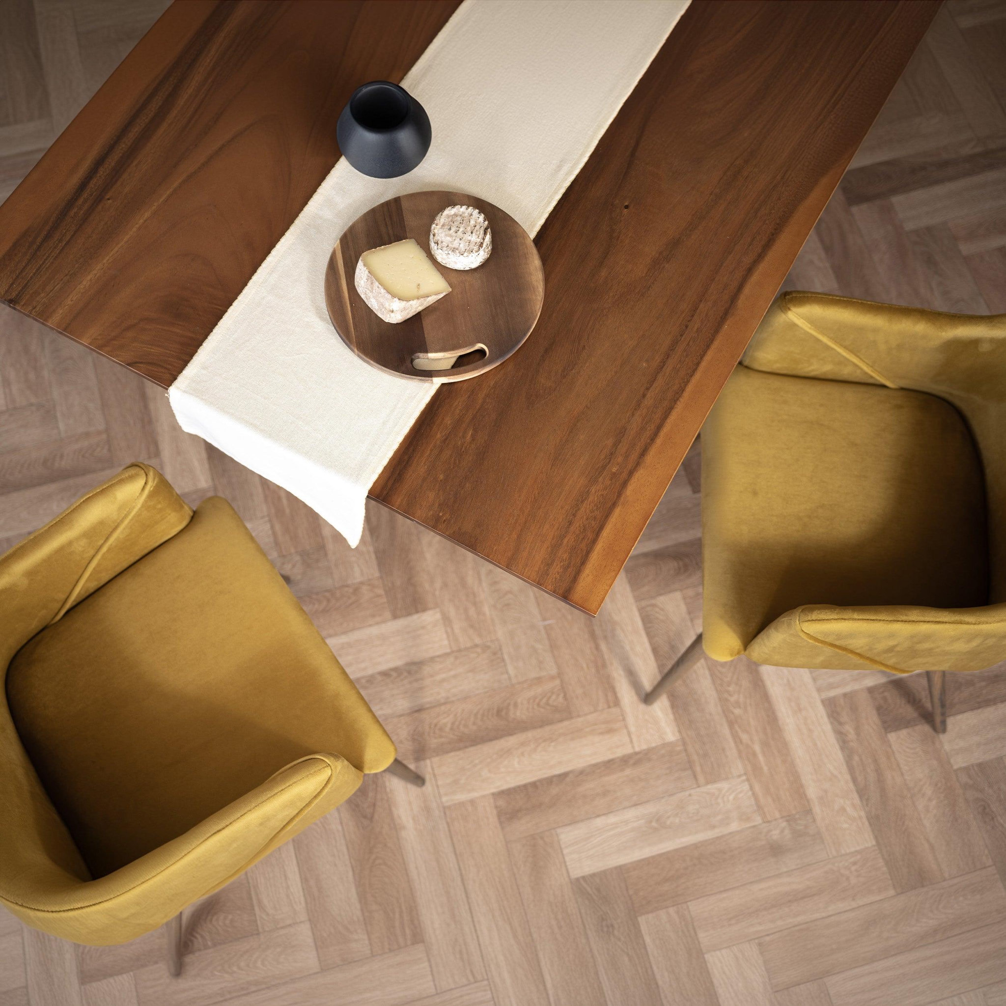 Voir la diapositive 5 : MAISON PAVANE Lot de 2 chaises avec accoudoirs en velours jaune moutarde-daisy
