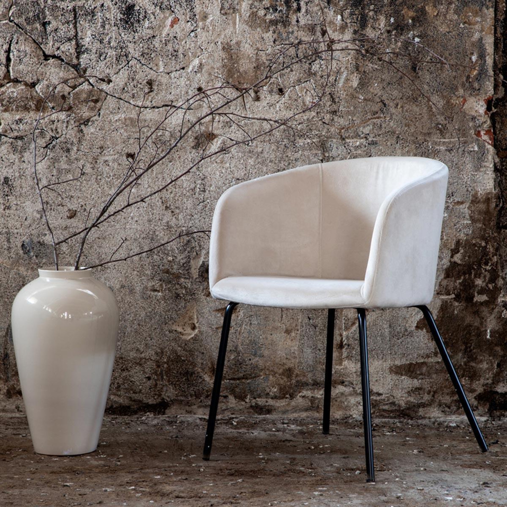 Voir la diapositive 6 : Paris Prix Chaise en velours  berit  78cm beige & noir