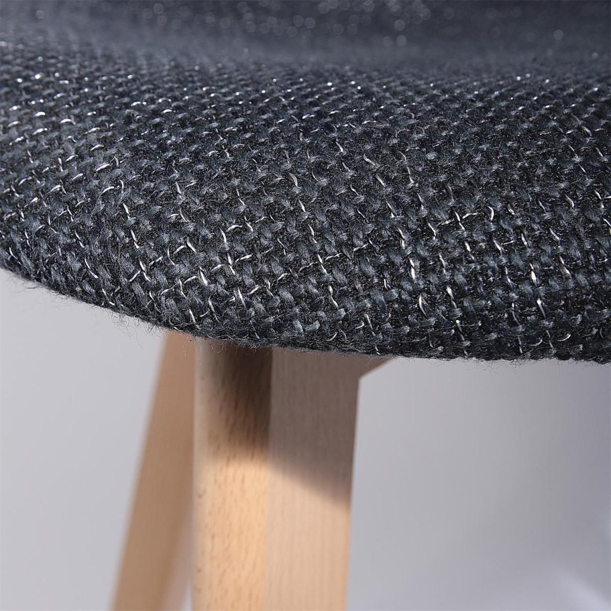 Voir la diapositive 5 : The Home Deco Factory Lot de 2 chaises design  maille  85cm noir