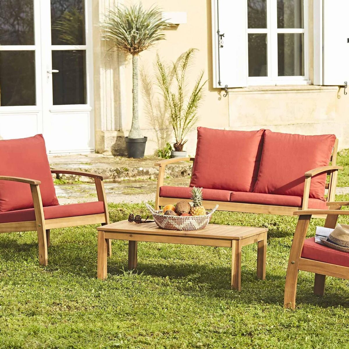 SWEEEK Salon de jardin en bois 4 places - Ushuaïa - Canapé, fauteuils et table basse en acacia, design