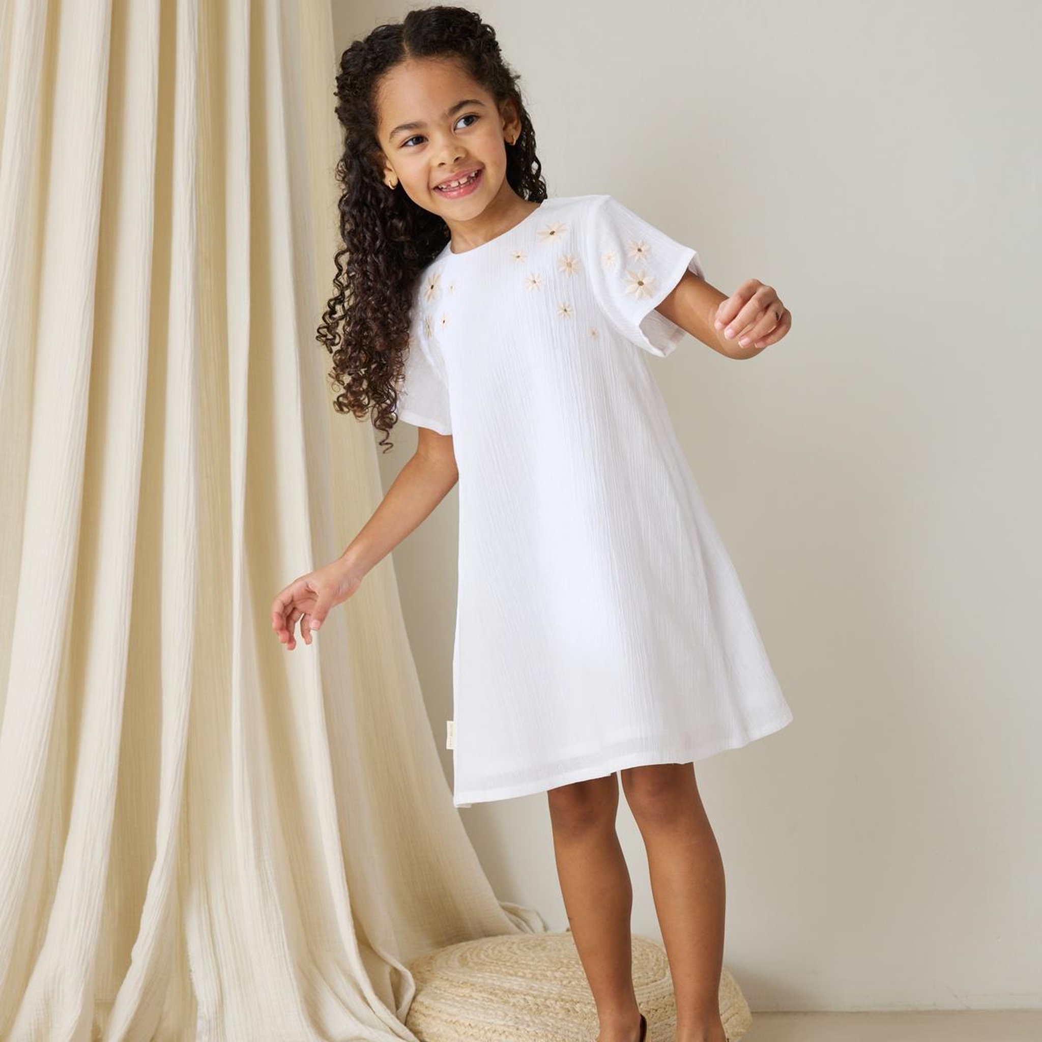 Voir la diapositive 4 : Petit Béguin Robe enfant poésie d'été