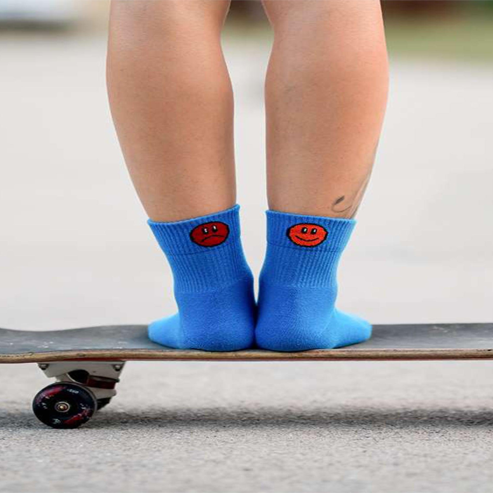Voir la diapositive 2 : PIRIN HILL Chaussettes courtes active day bleues émoji