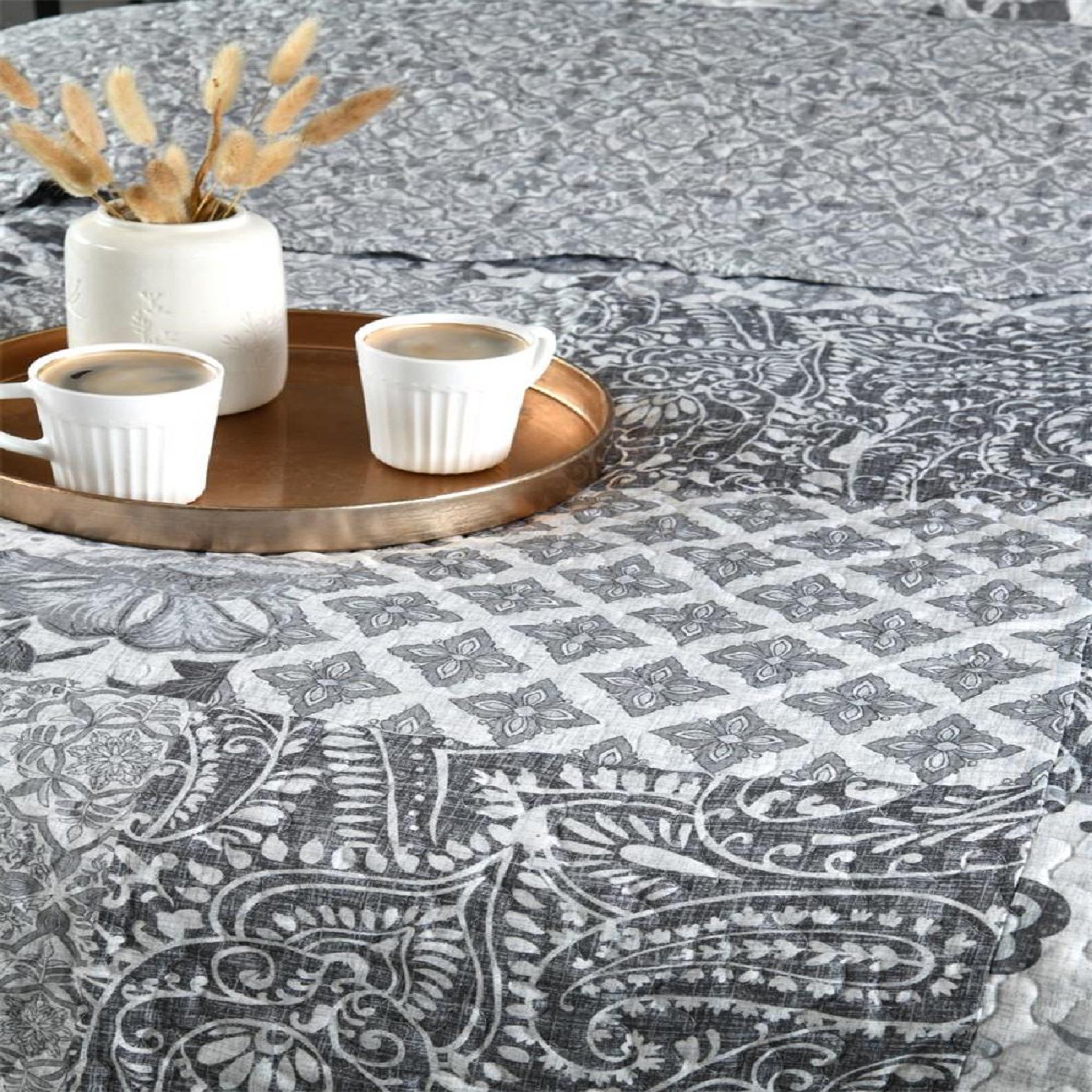 Voir la diapositive 3 : Eden Couvre lit + taies floral octavie