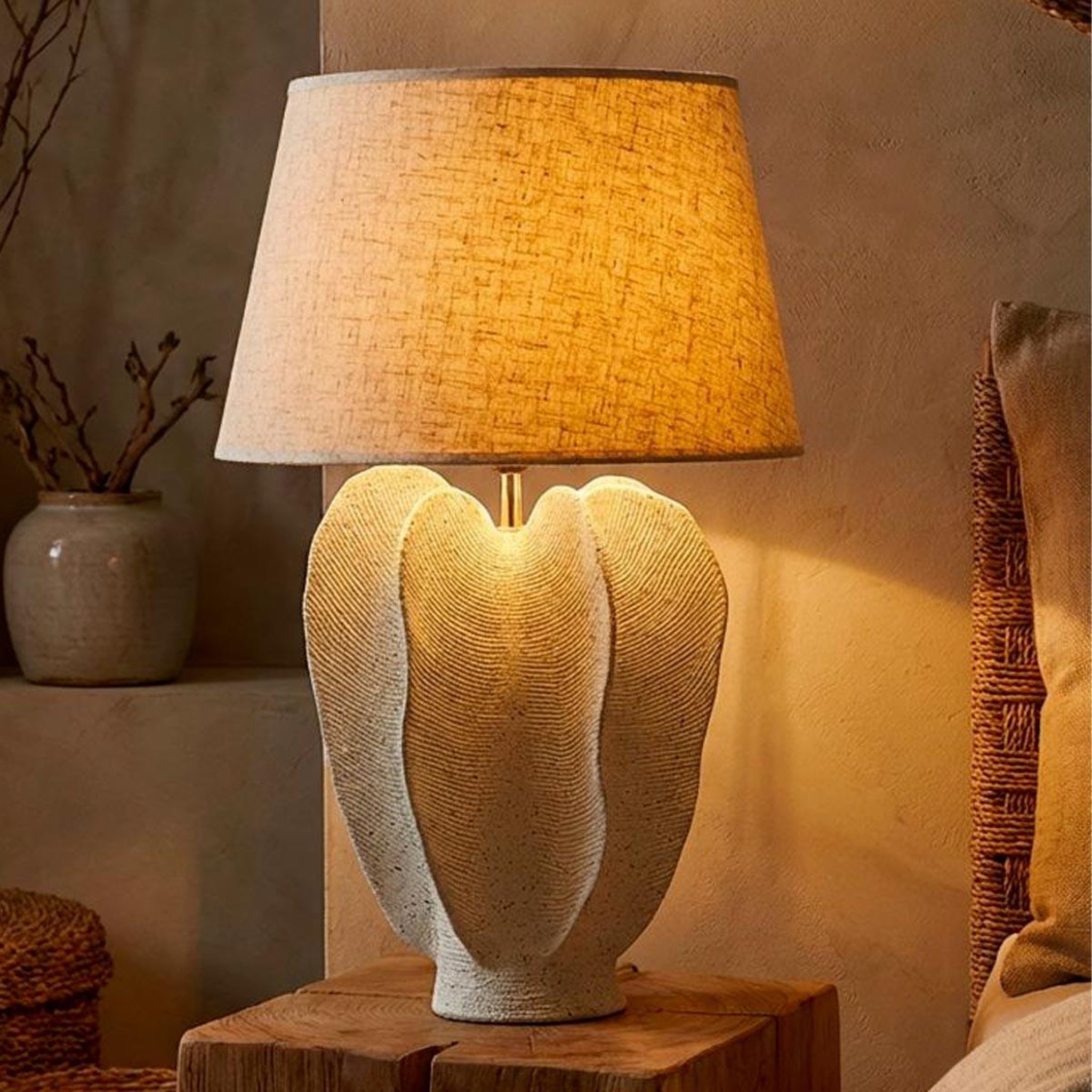 Voir la diapositive 4 : Paris Prix Lampe design moucheté  ester  63cm ivoire