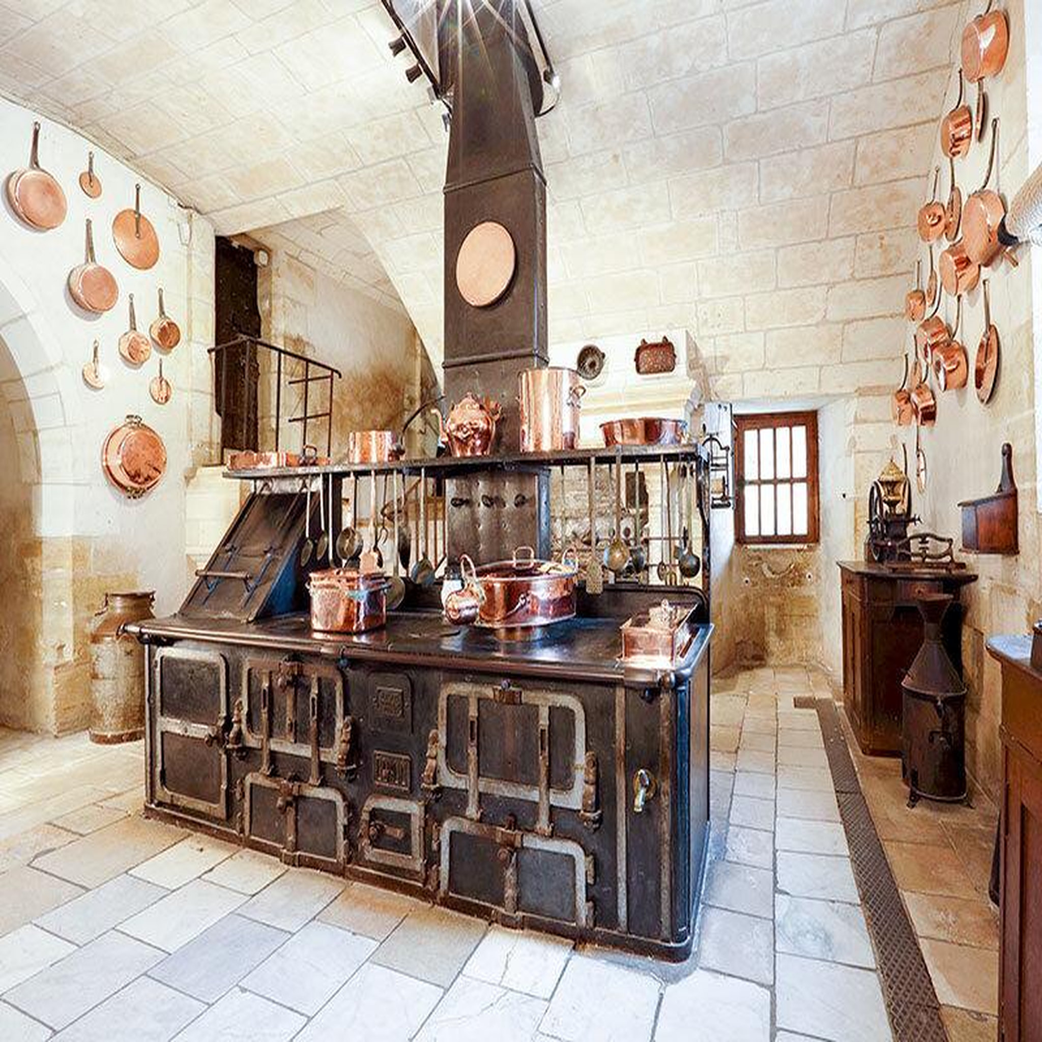Voir la diapositive 2 : Smartbox Visite du château de chenonceau : billets pour 1 adulte et 2 enfants - coffret cadeau sport & aventure