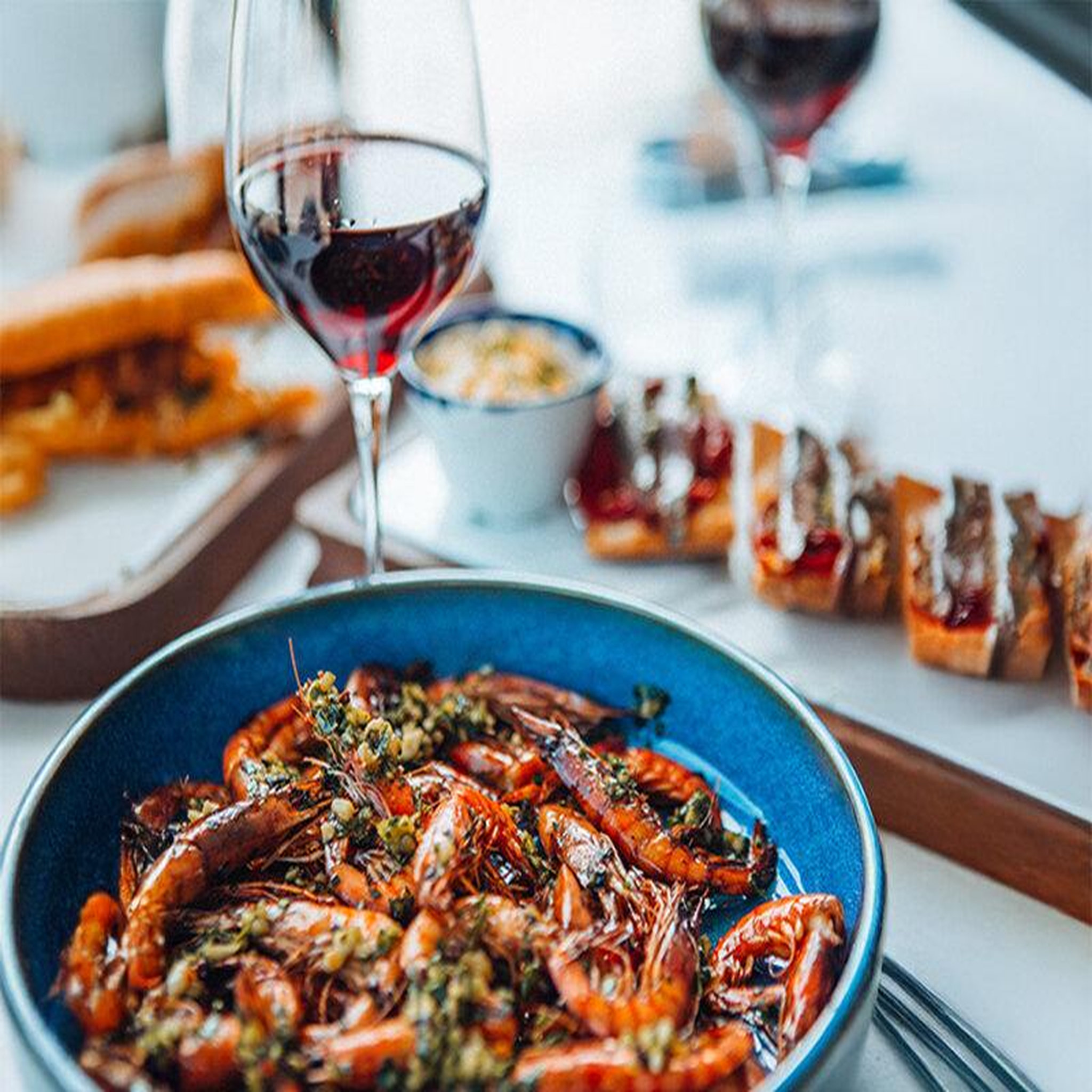 Voir la diapositive 2 : Smartbox Dîner 2 plats accord mets-vin près de argelès-sur-mer pour 2 personnes - coffret cadeau gastronomie