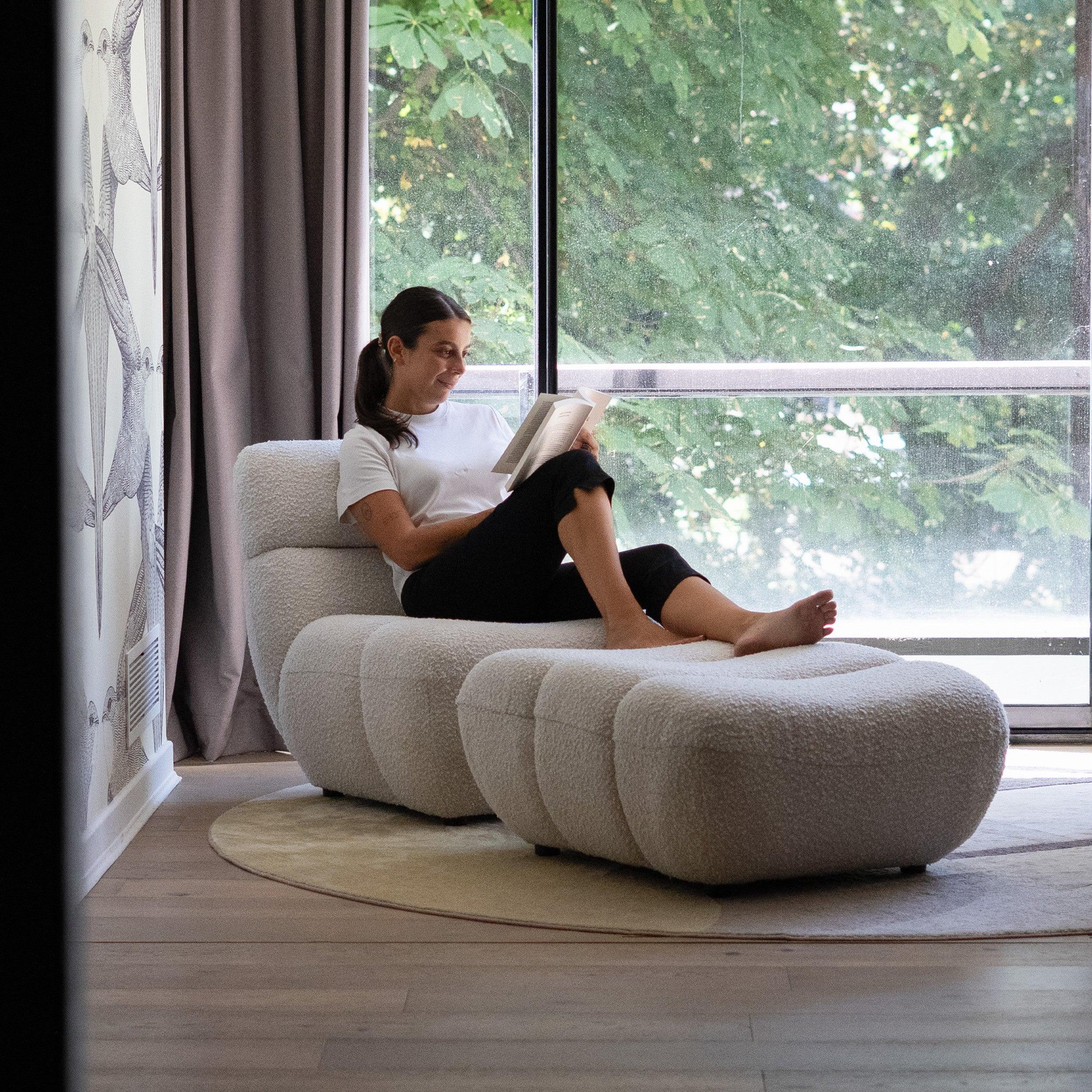 Voir la diapositive 5 : MAISON PAVANE Pouf repose-pieds en tissu bouclé blanc-teddy