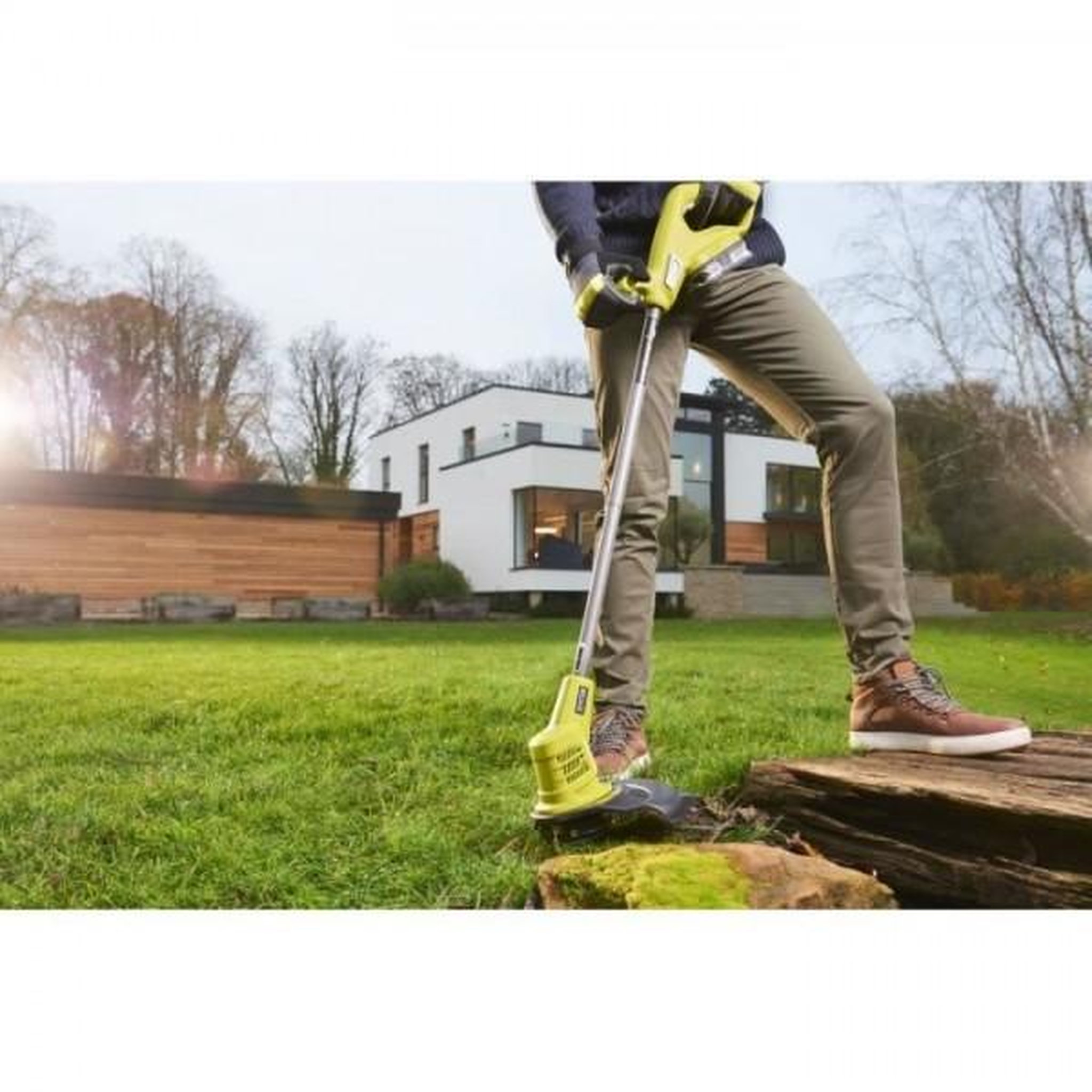 Voir la diapositive 4 : Ryobi Tondeuse a Gazon RYOBI - Combo 2 outils ONE+ :   RLM18X33B40 + coupe-bordures OLT1825M OFFERT - RLM1833BLT1825M