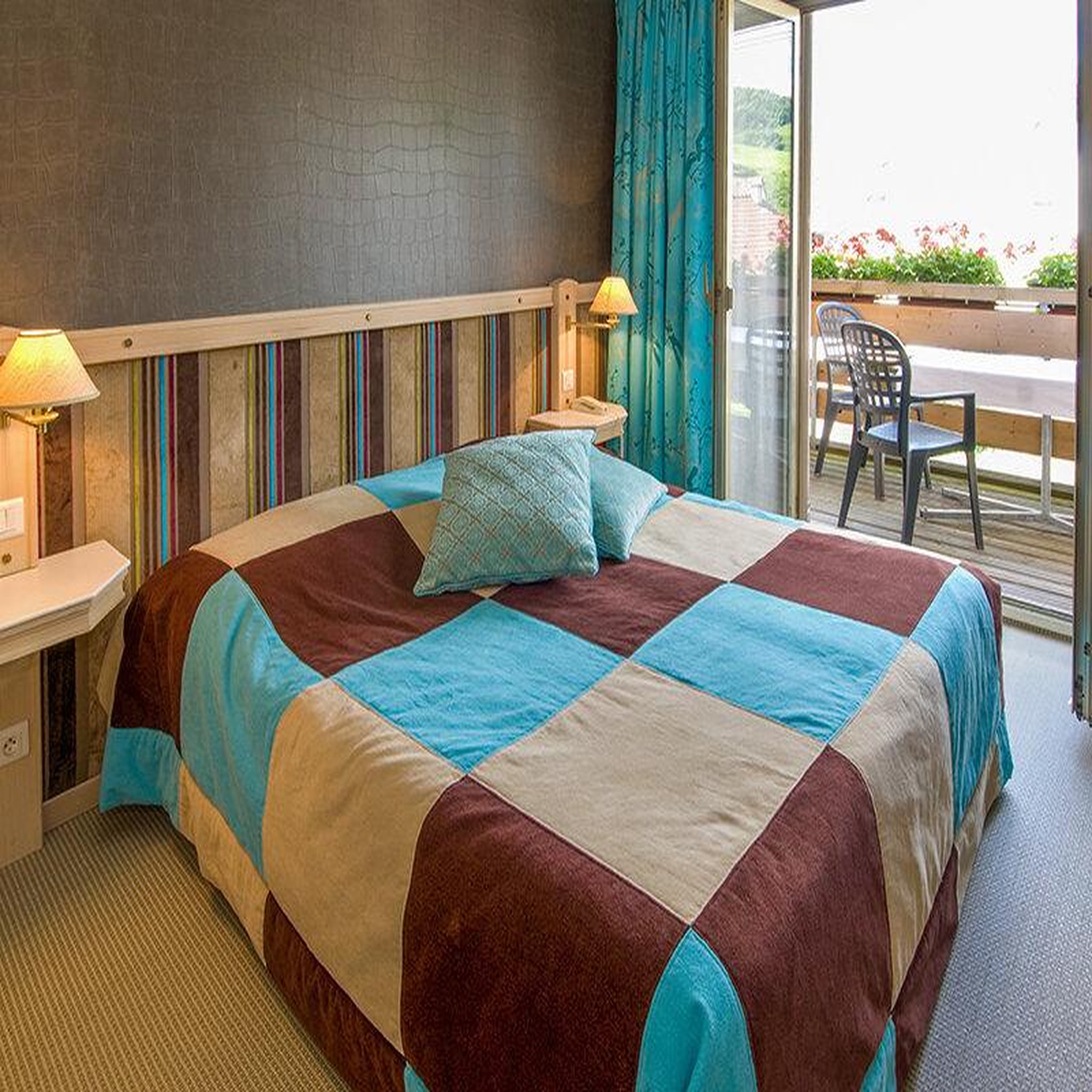 Voir la diapositive 2 : Smartbox Séjour en famille près de colmar : 3 jours avec accès au sauna dans un village pittoresque - coffret cadeau séjour