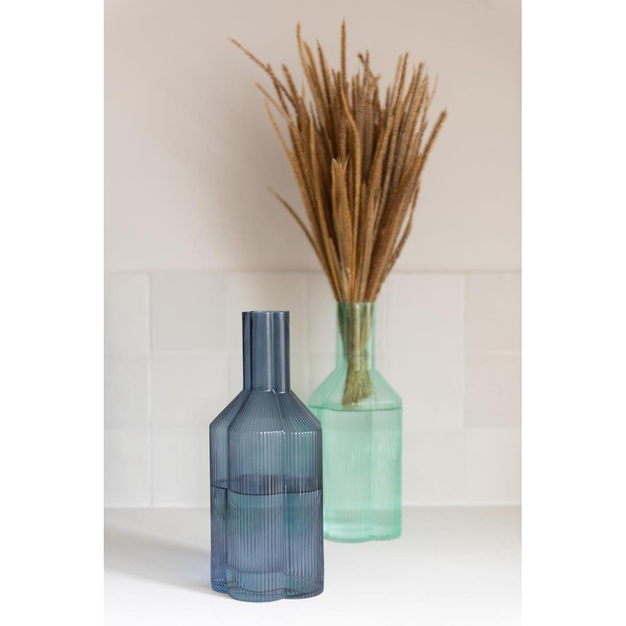 Voir la diapositive 6 : J-LINE Carafe design  fiore  1,35l azur