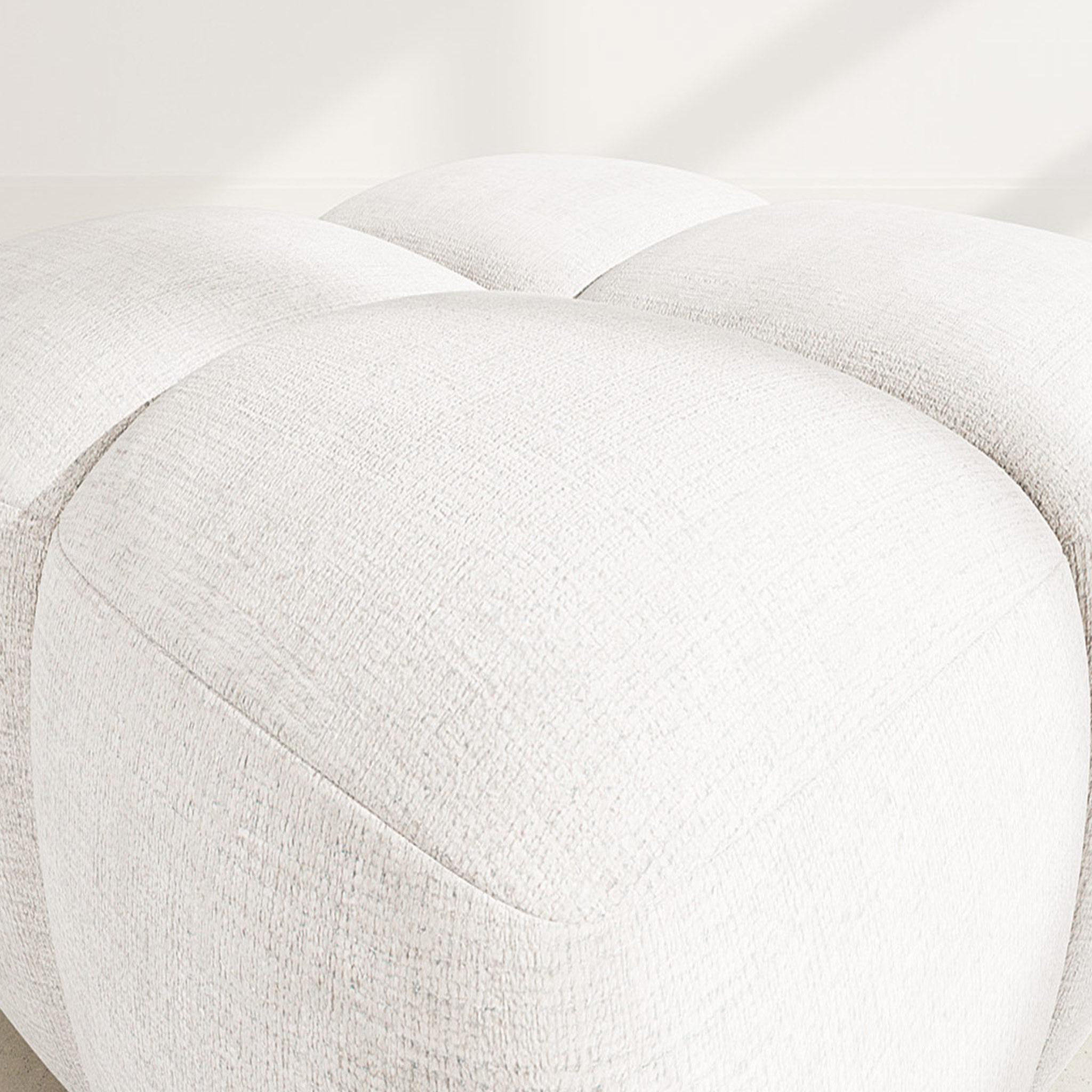Voir la diapositive 4 : LISA DESIGN Grace - pouf en velours texturé