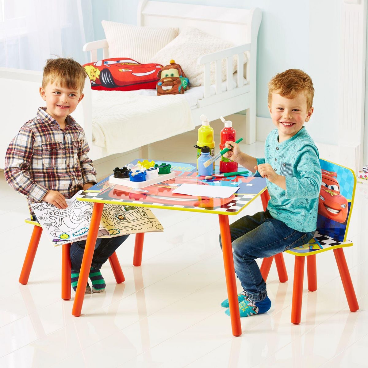 CARS Disney Cars - Ensemble table et 2 chaises pour enfants