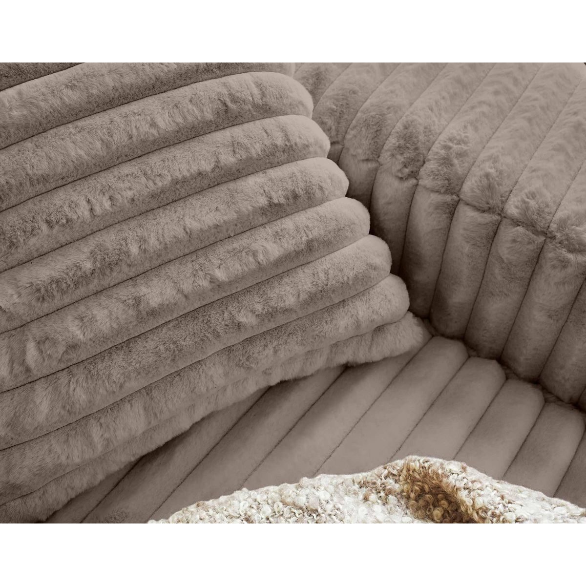 LISA DESIGN Laponie - canapé d'angle droit - 4 places - en fausse fourrure côtelée