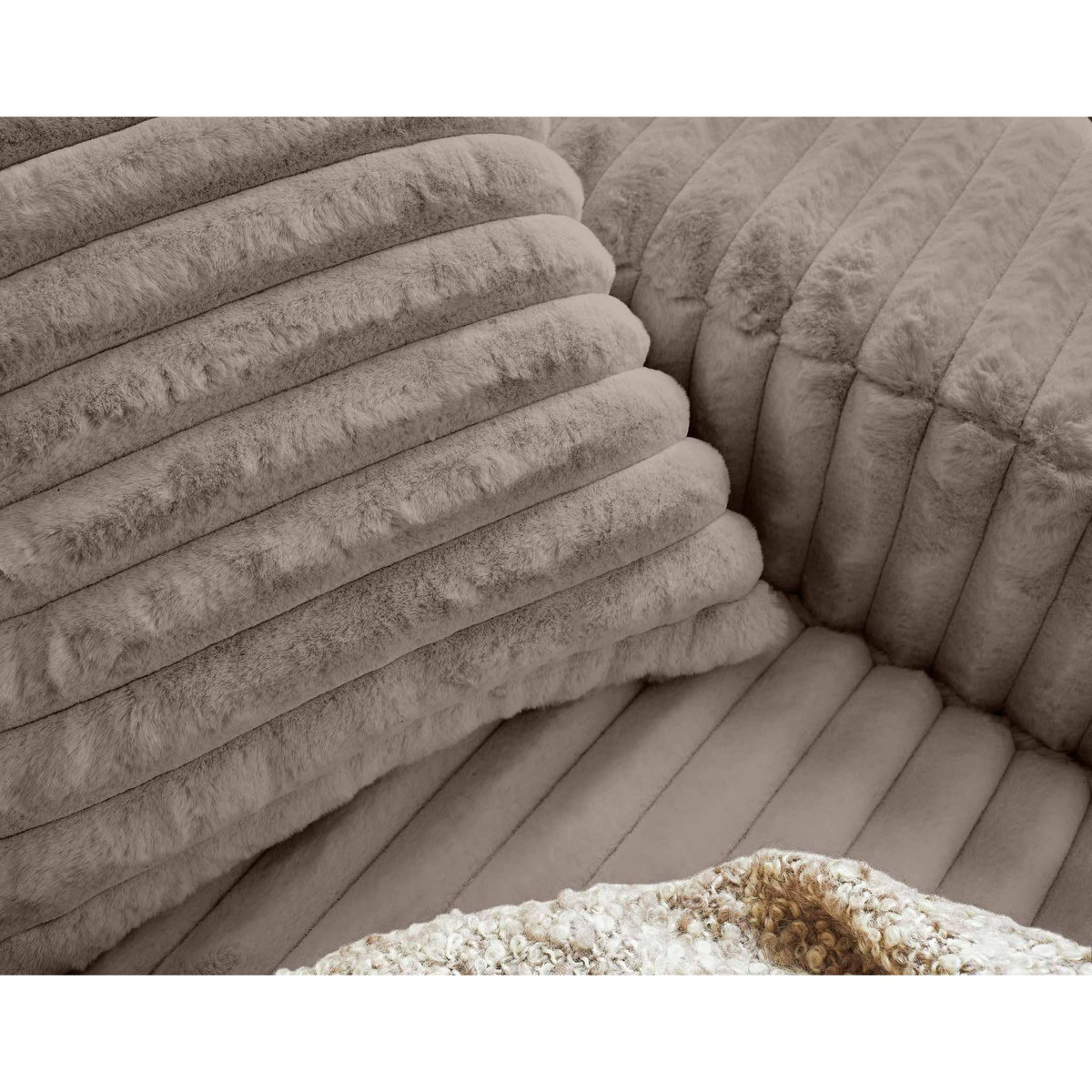 LISA DESIGN Laponie - canapé d'angle droit - 4 places - en fausse fourrure côtelée