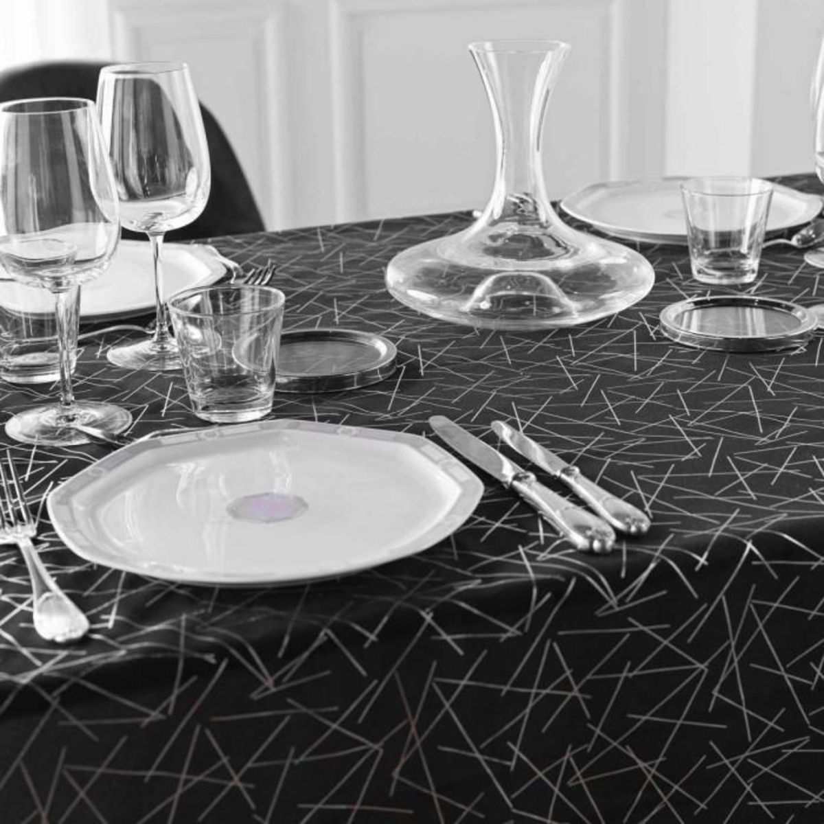 Paris Prix Nappe Antitache Imprimé  Mikado  140x240cm Noir & Argent