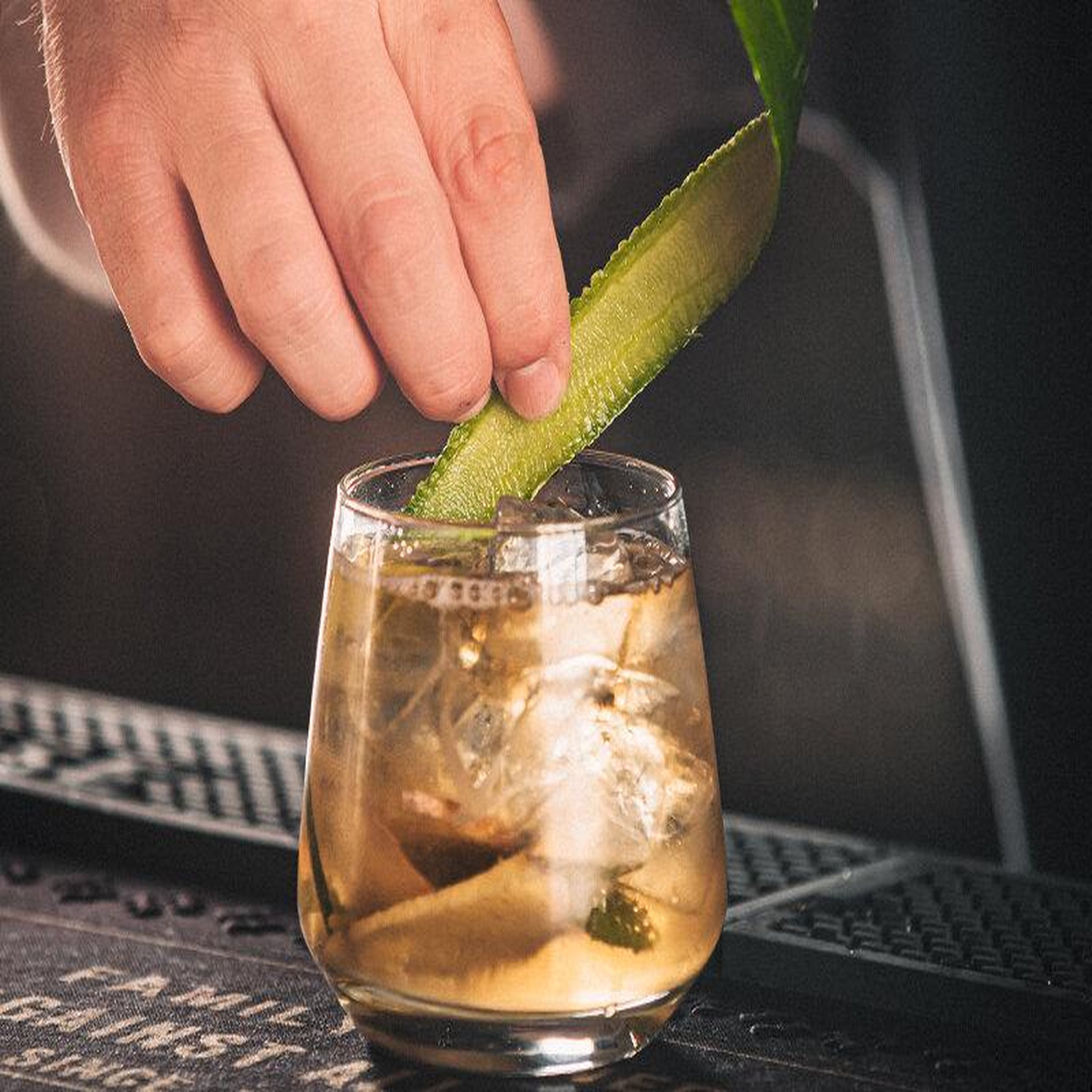 Voir la diapositive 3 : Smartbox Visite d'un château, dégustation de cognacs et atelier cocktails pour 2 à cognac - coffret cadeau gastronomie