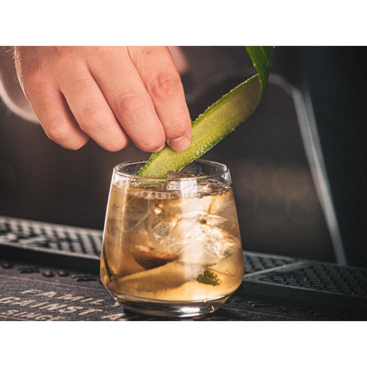 Smartbox Visite d'un château, dégustation de cognacs et atelier Cocktails pour 2 à Cognac - Coffret Cadeau Gastronomie