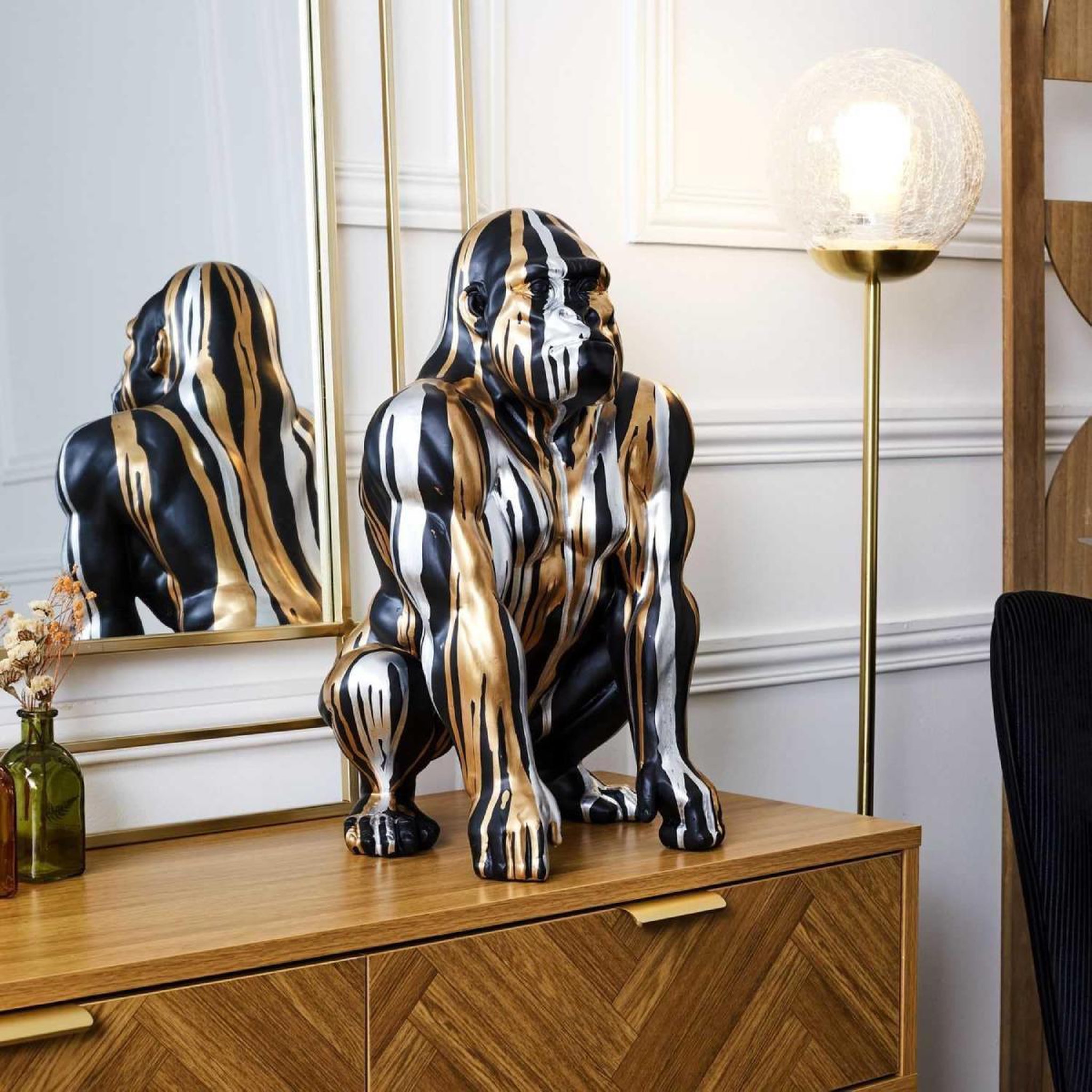 Voir la diapositive 4 : The Home Deco Factory Statuette déco gorille  coulure  45cm noir