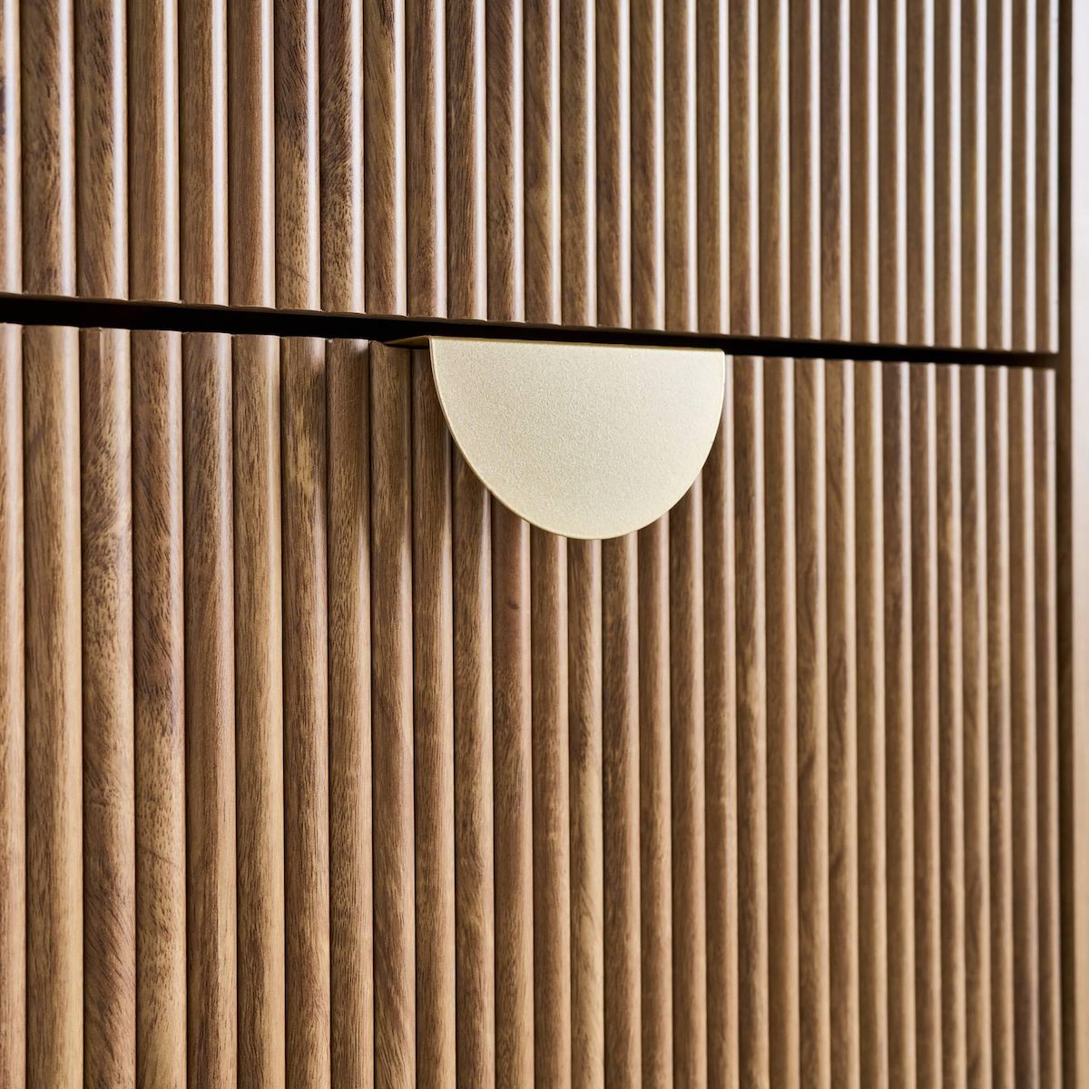 SWEEEK Meuble à chaussures décor bois de manguier rainuré 3 abattants - L 60 x P 25 x H 121 cm - Celian