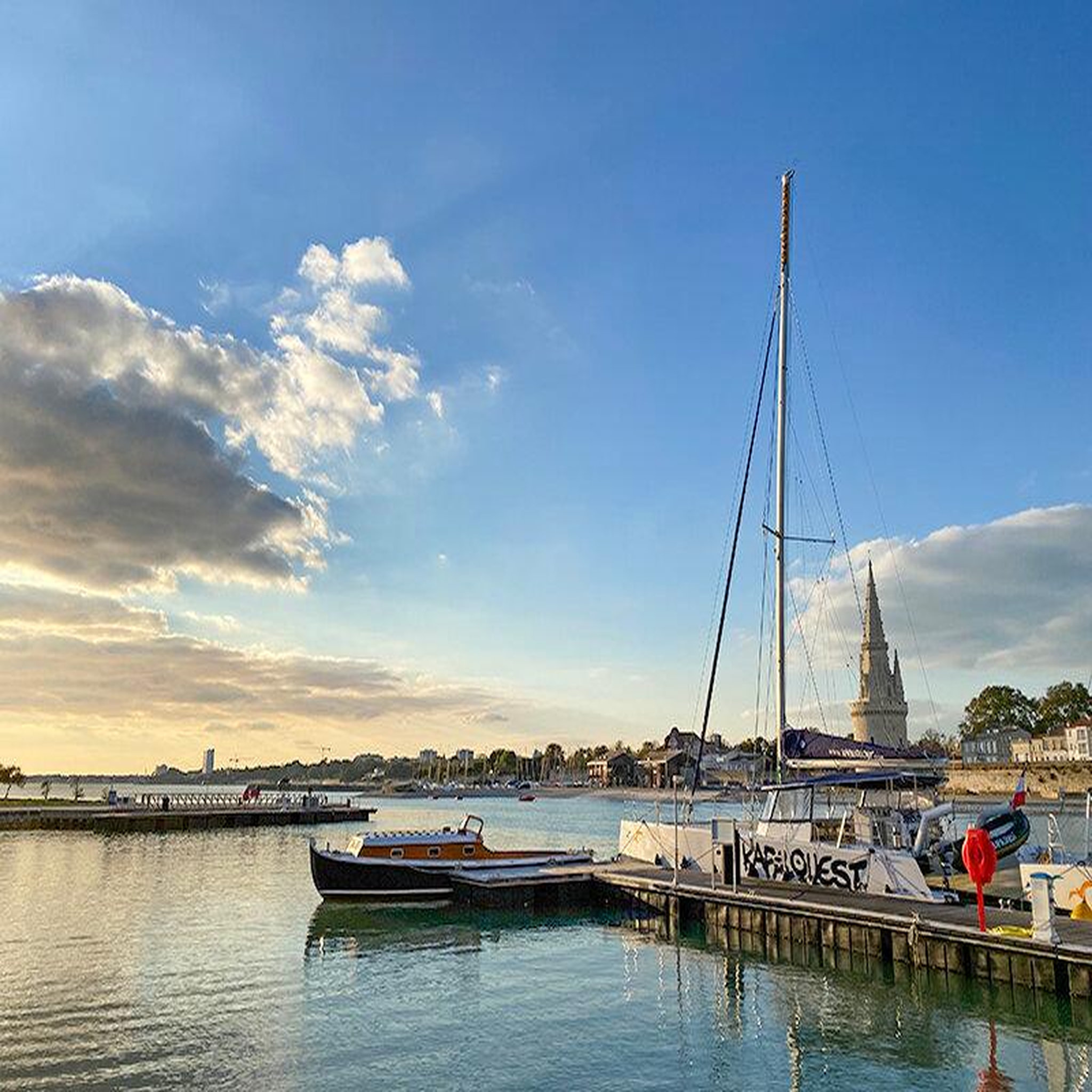 Voir la diapositive 4 : Smartbox Promenade en catamaran de 2h à la rochelle en fin d'après-midi - coffret cadeau sport & aventure