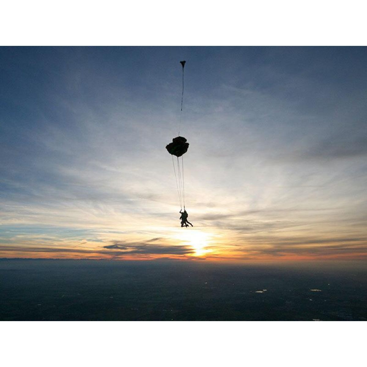 Smartbox Saut en parachute en tandem à Aubenas en Ardèche - Coffret Cadeau Sport & Aventure