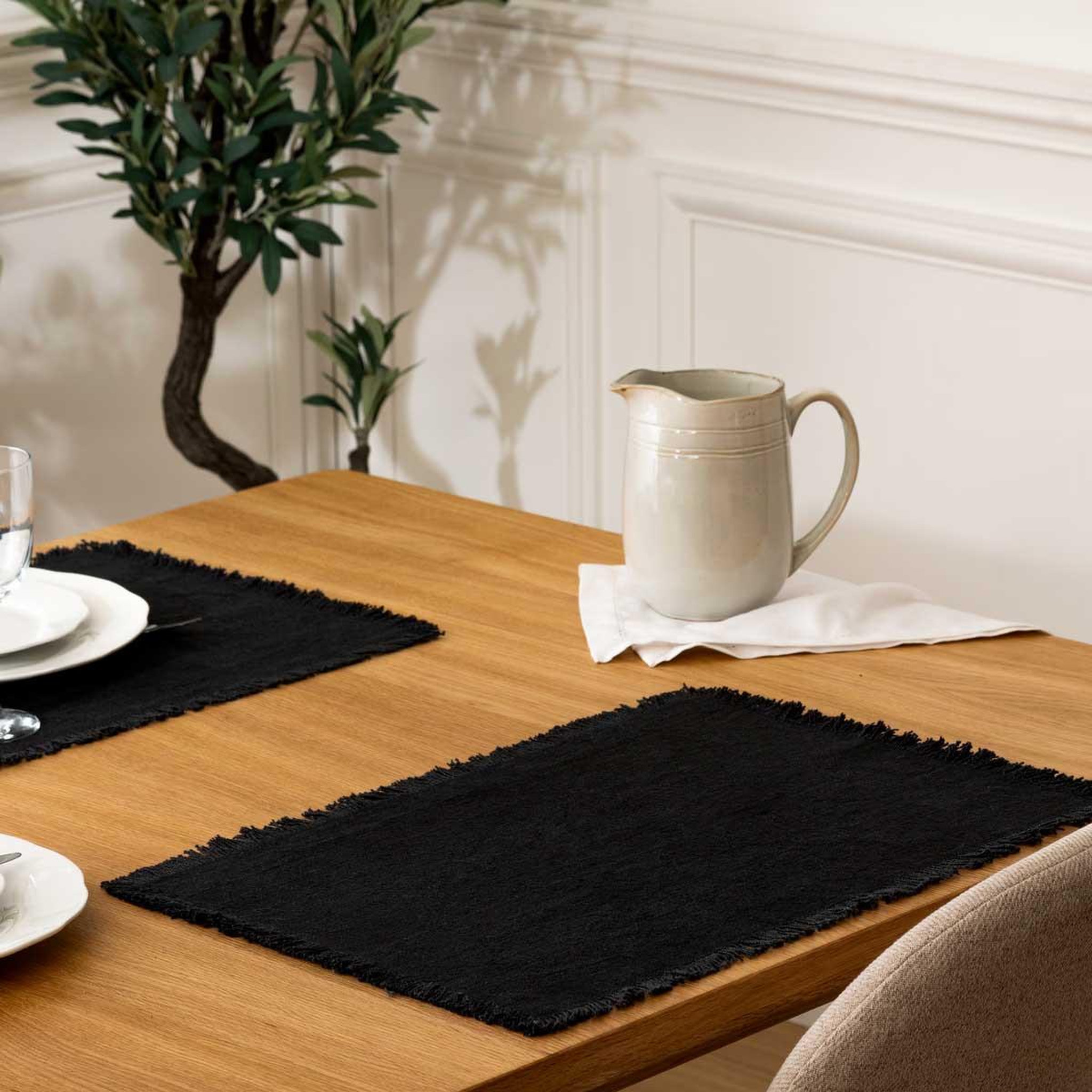 Voir la diapositive 4 : SECRET DE GOURMET Set de table déco  maha  30x45cm noir